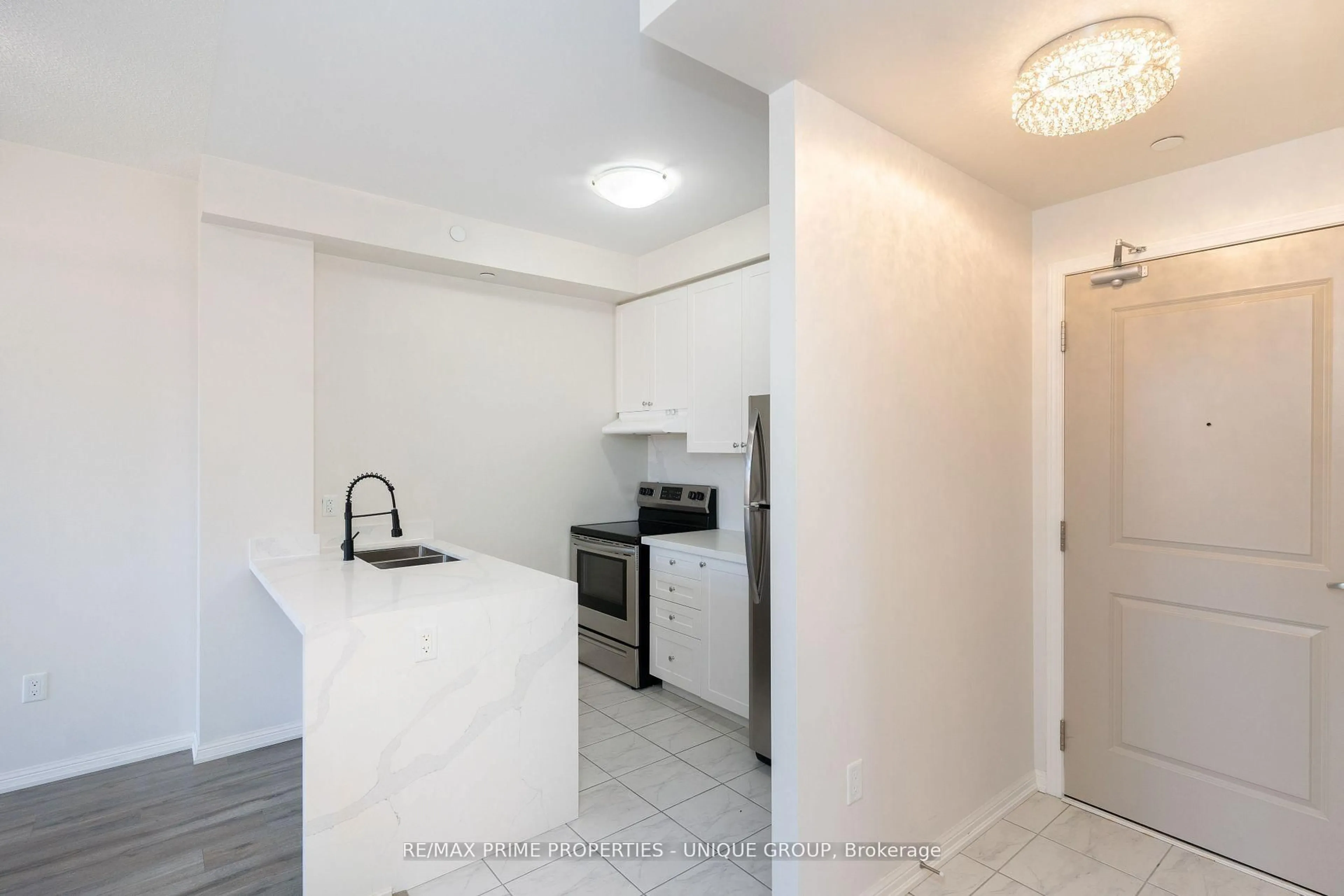 Standard kitchen, unknown for 80 Aspen Springs Dr #315, Clarington Ontario L1C 4Y2