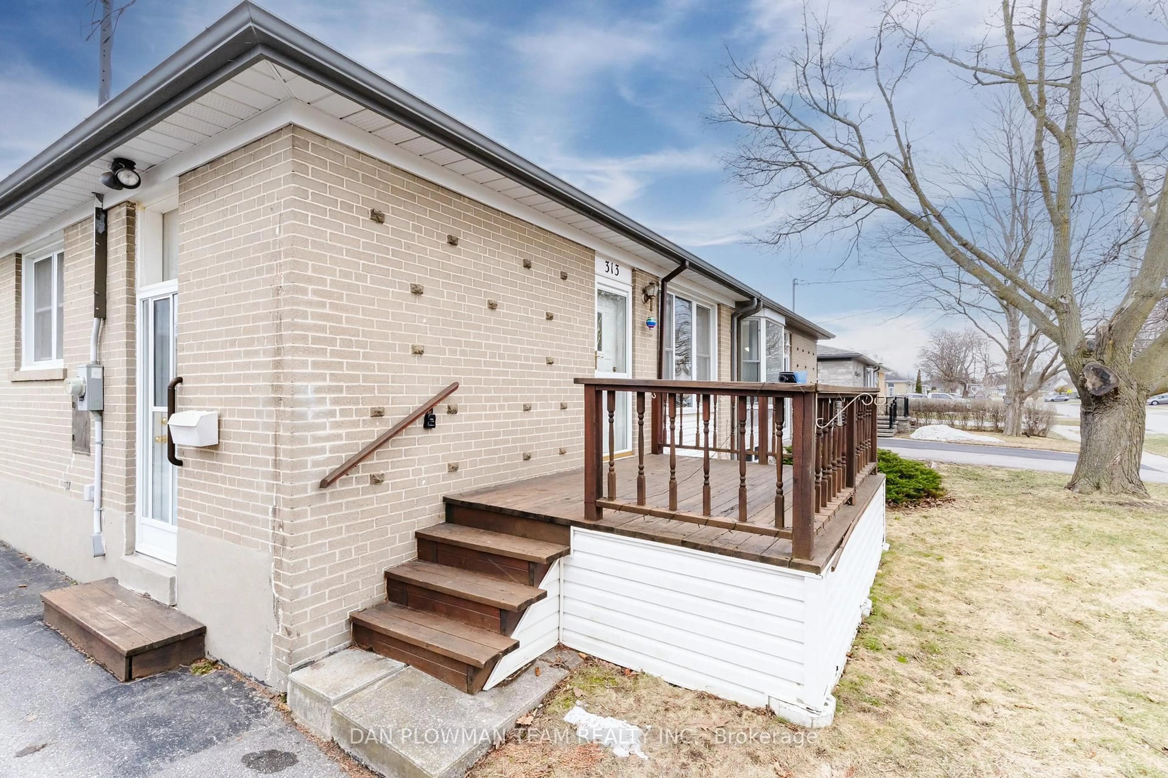 Unknown for 313 Dovedale Dr, Whitby Ontario L1N 1Z8