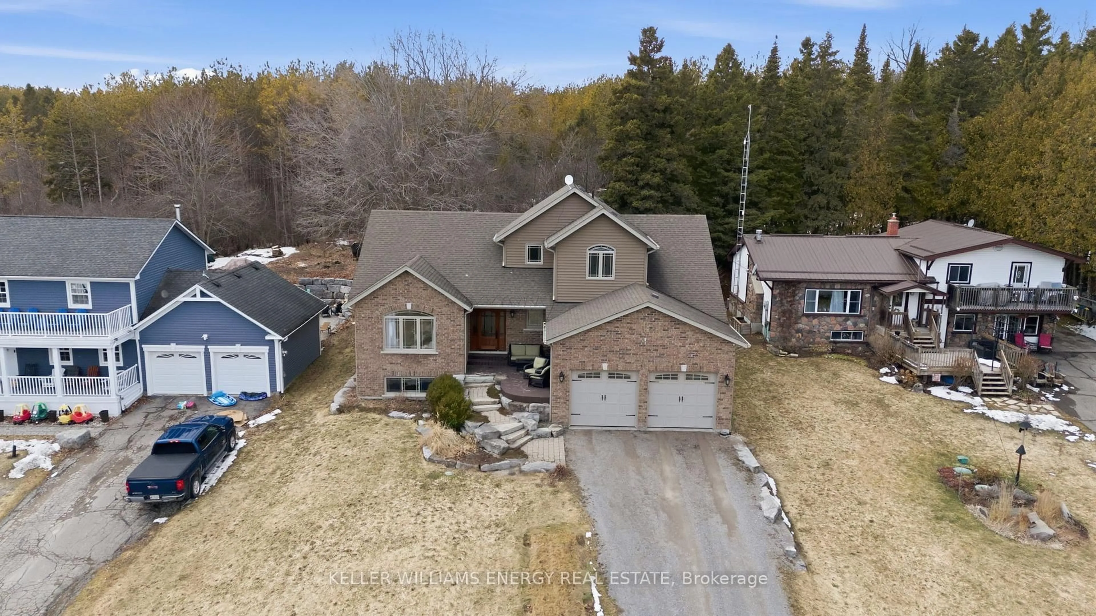 A pic from outside/outdoor area/front of a property/back of a property/a pic from drone, street for 332 Carnegie Beach Rd, Scugog Ontario L9L 1B6