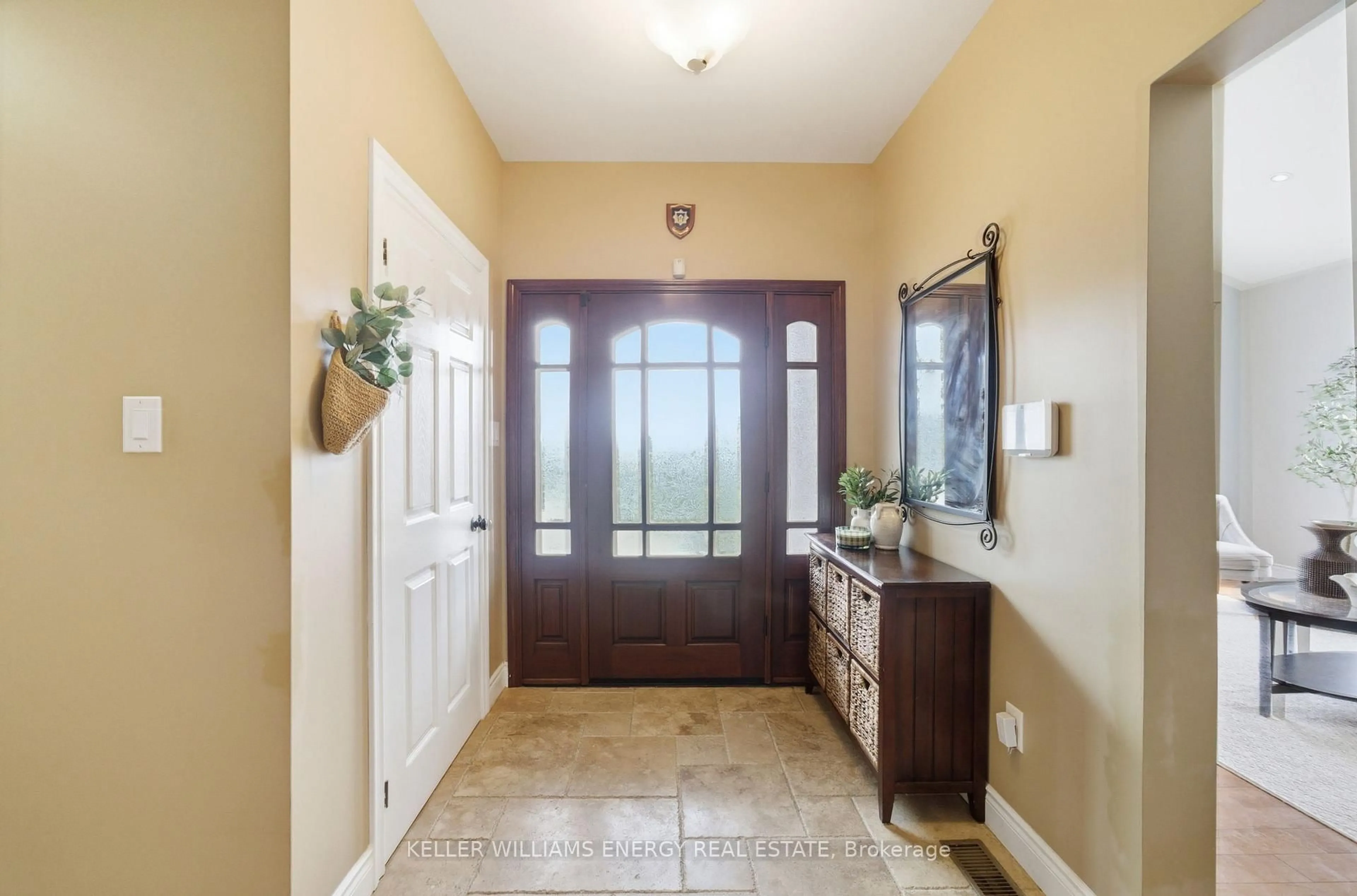 Indoor entryway for 332 Carnegie Beach Rd, Scugog Ontario L9L 1B6