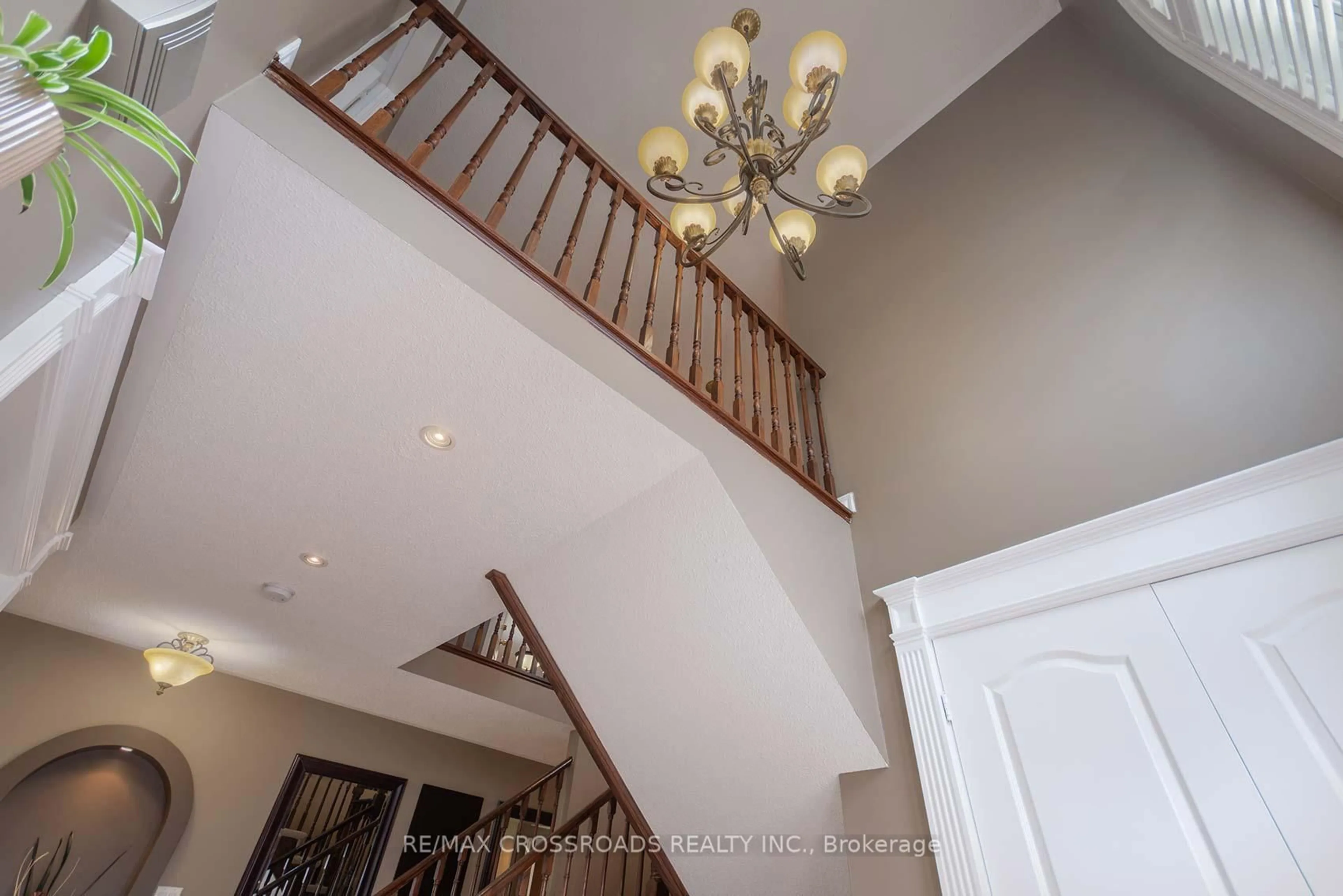 Indoor foyer for 1703 Rockwood Dr, Pickering Ontario L1V 6R3