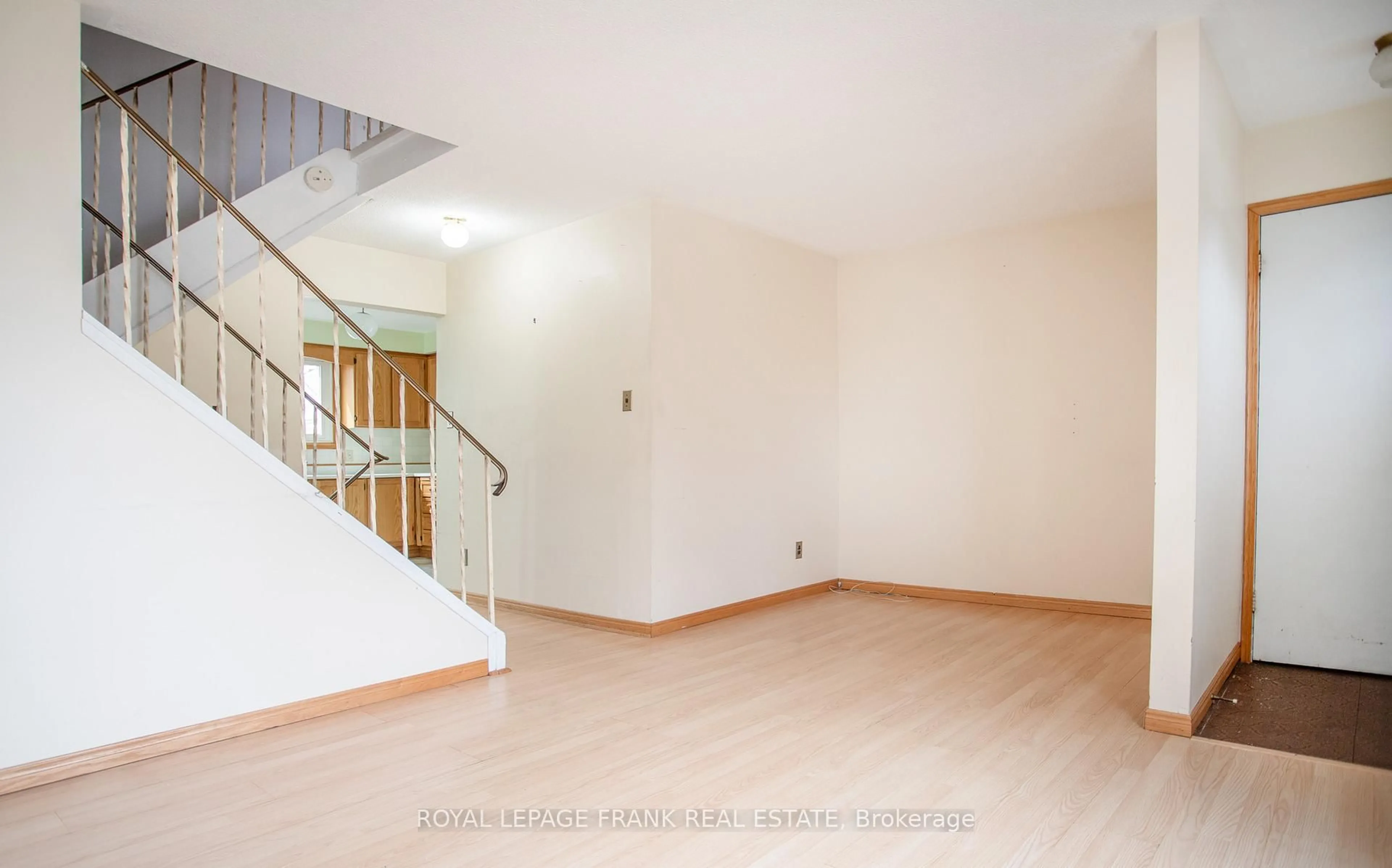 Indoor foyer for 1120 King St, Whitby Ontario L1N 5A8