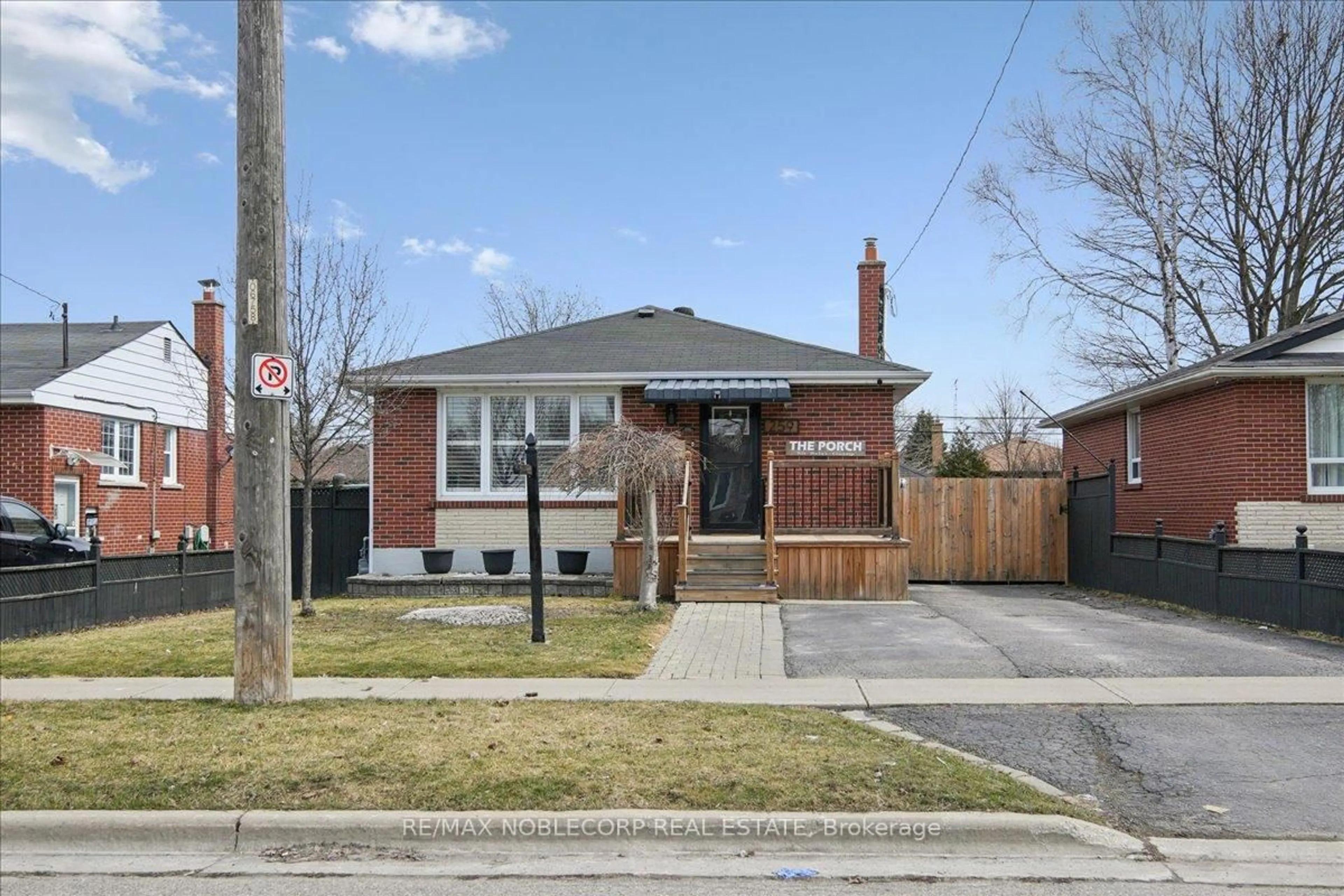 Home with brick exterior material, street for 259 Farewell St, Oshawa Ontario L1H 6L8