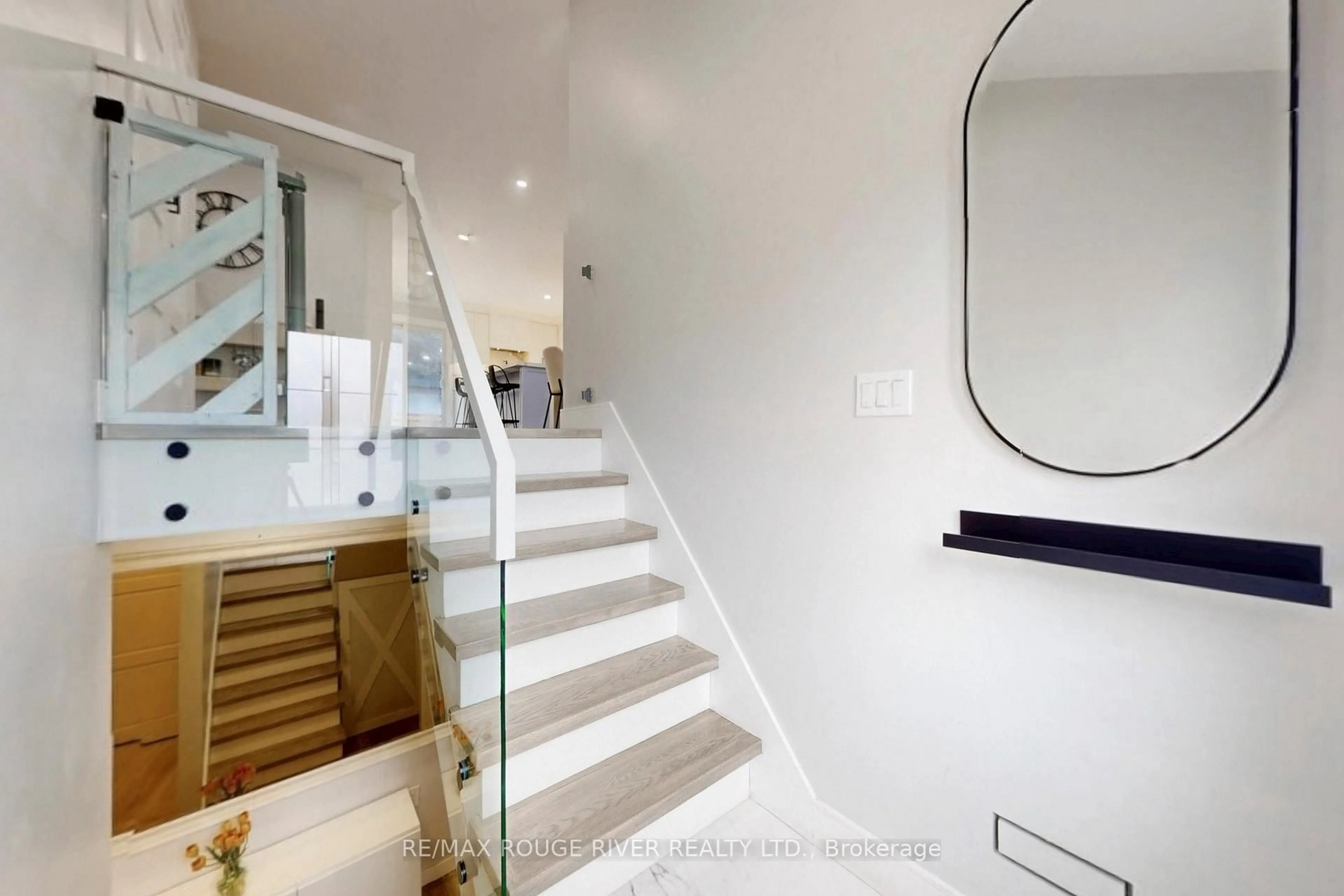 Unknown for 247 Beaver St, Clarington Ontario L1B 1J3