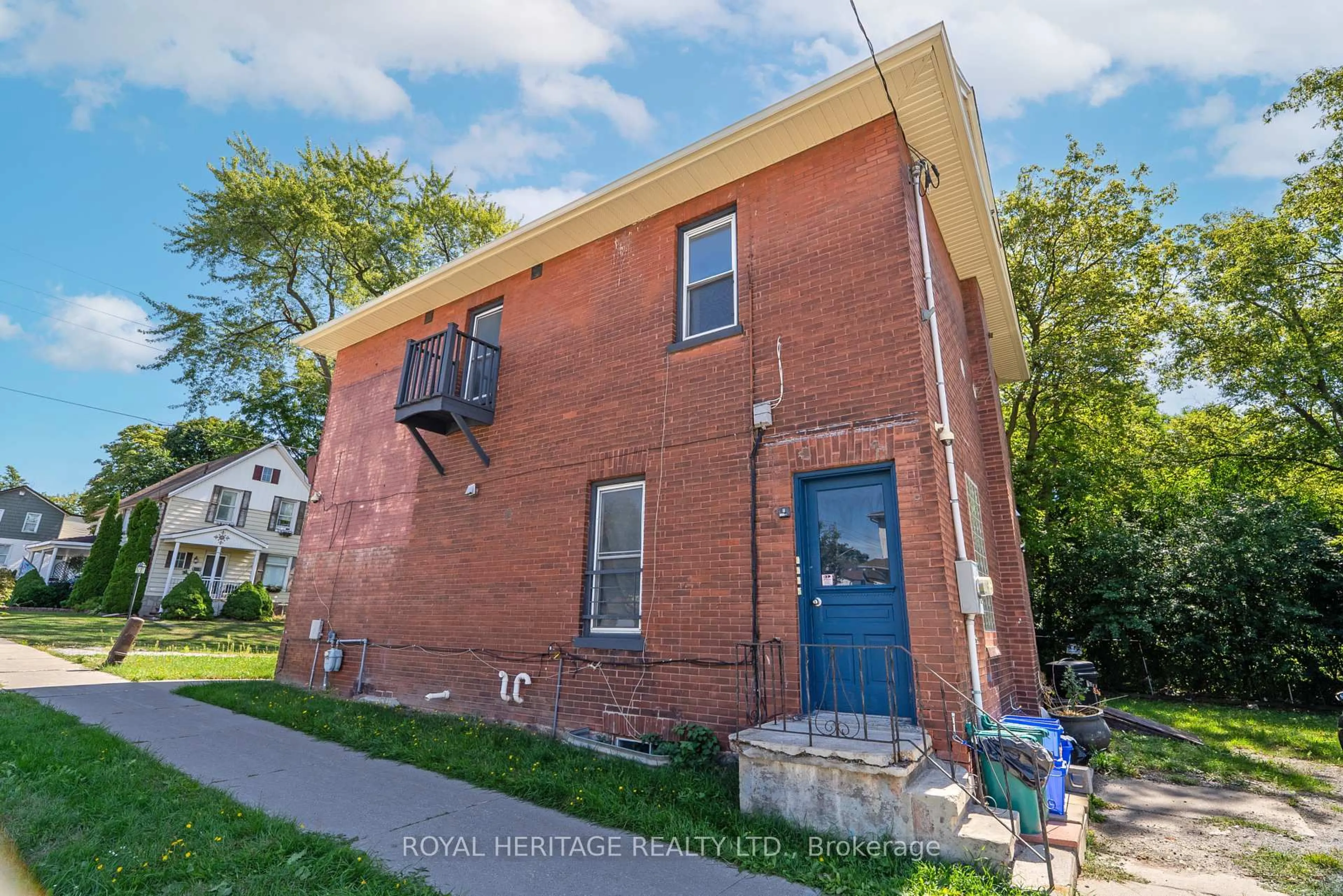 Home with brick exterior material, building for 394 Centre St, Oshawa Ontario L1H 4B9