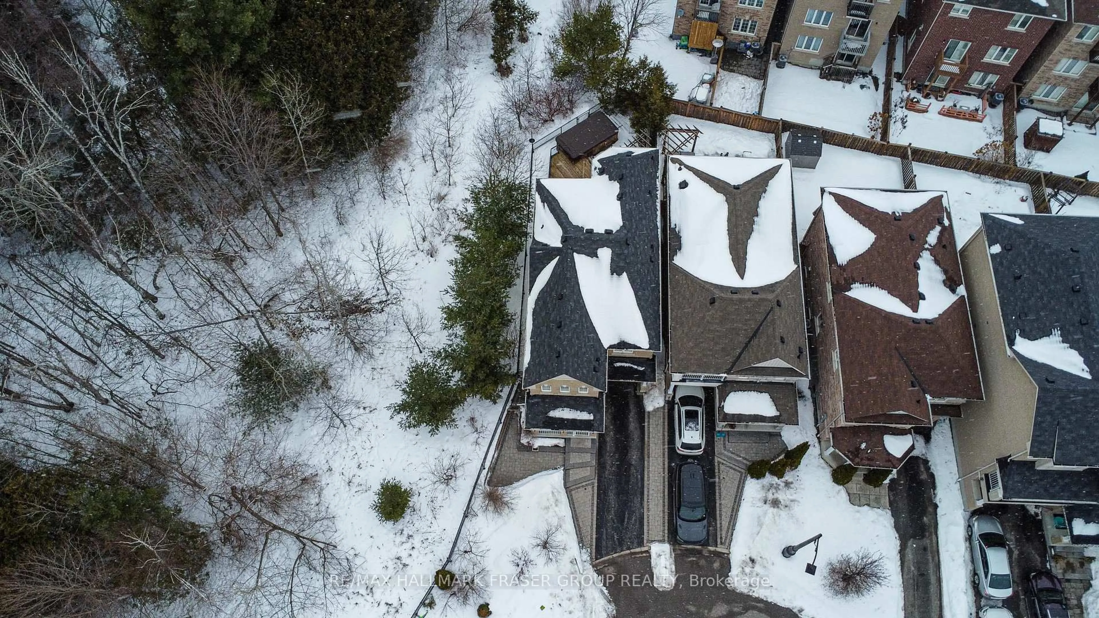 A pic from outside/outdoor area/front of a property/back of a property/a pic from drone, street for 1562 Brandy Crt, Pickering Ontario L1X 0C8