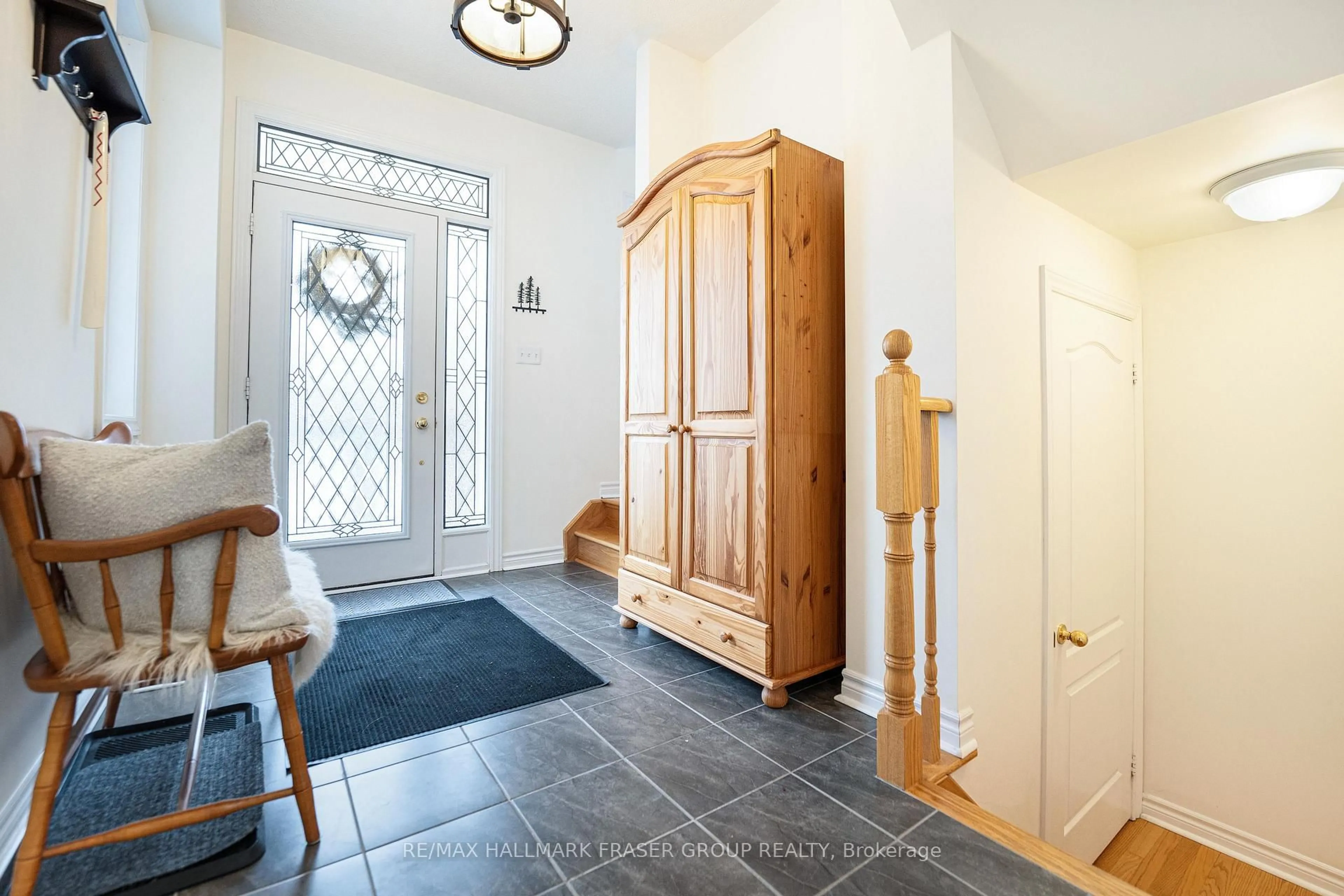 Indoor entryway for 1562 Brandy Crt, Pickering Ontario L1X 0C8