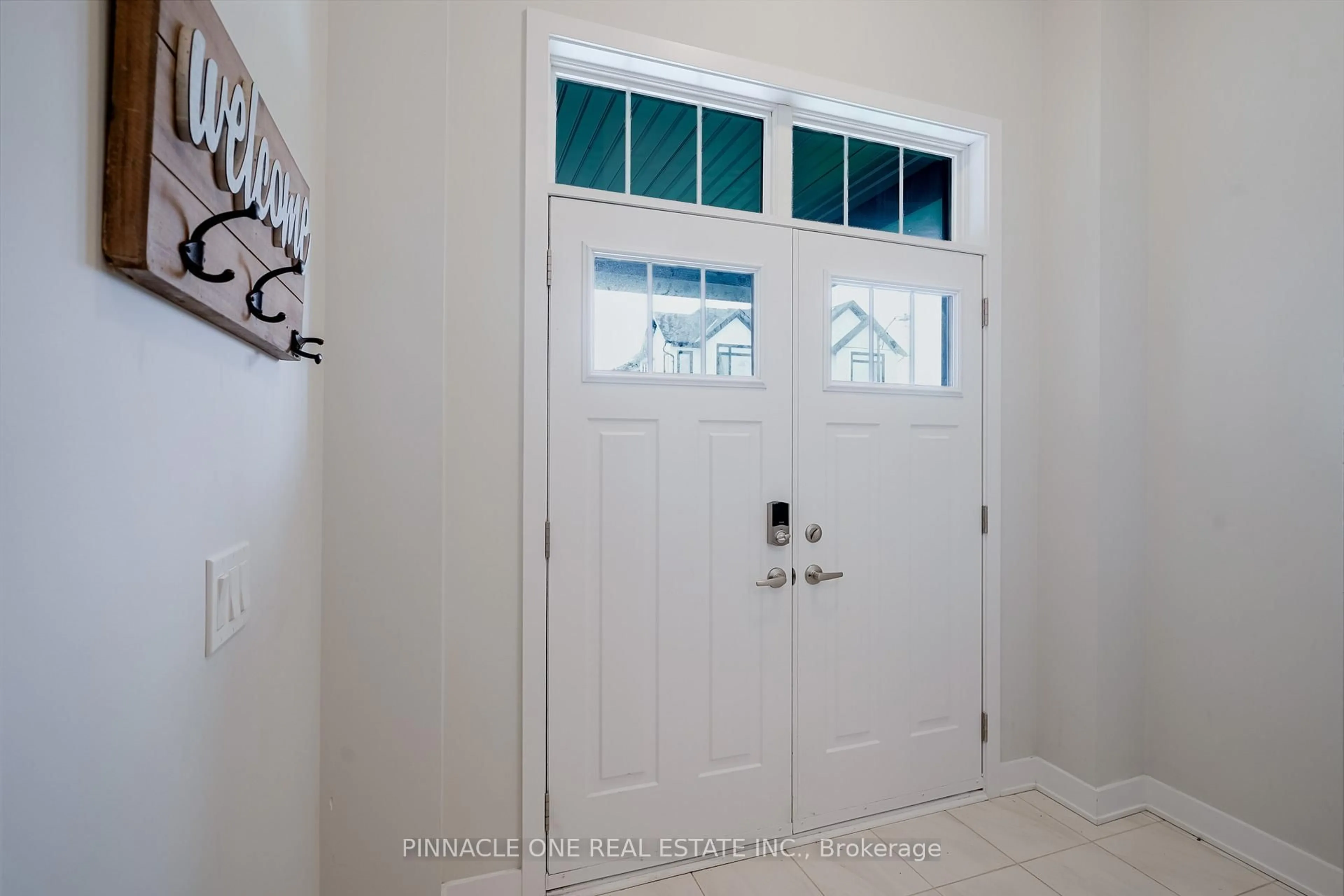 Indoor entryway for 1057 Suddard Ave, Oshawa Ontario L1L 0V5