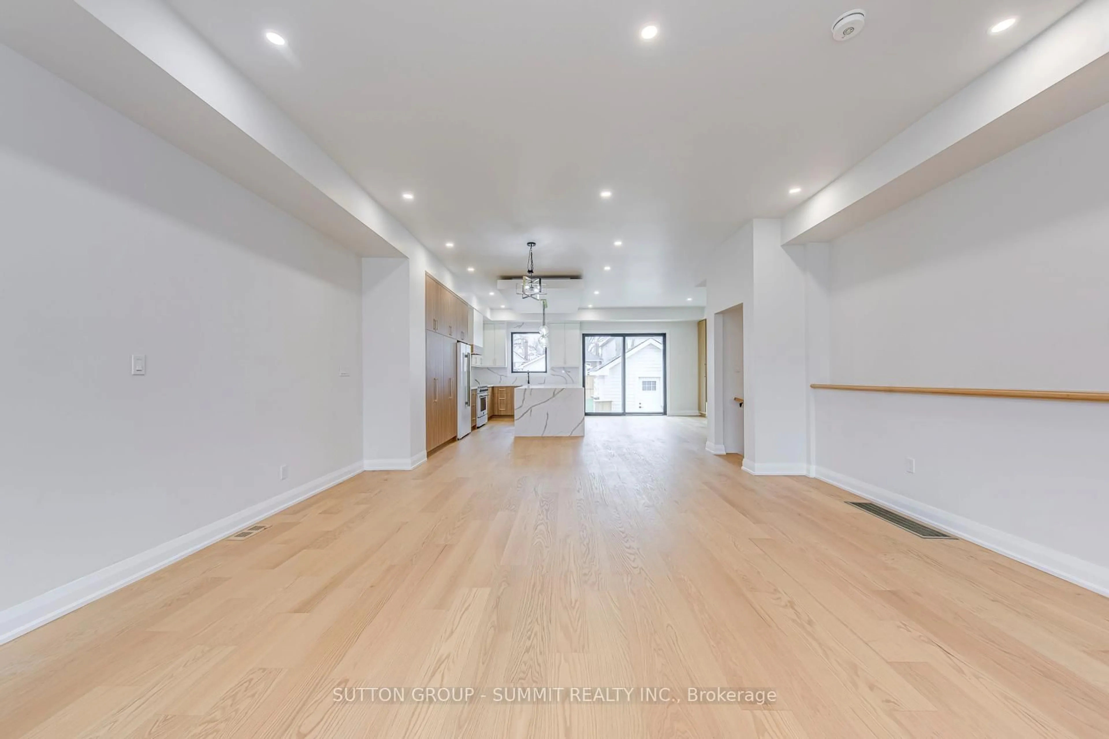 Unknown for 103 Kalmar Ave, Toronto Ontario M1N 3G5