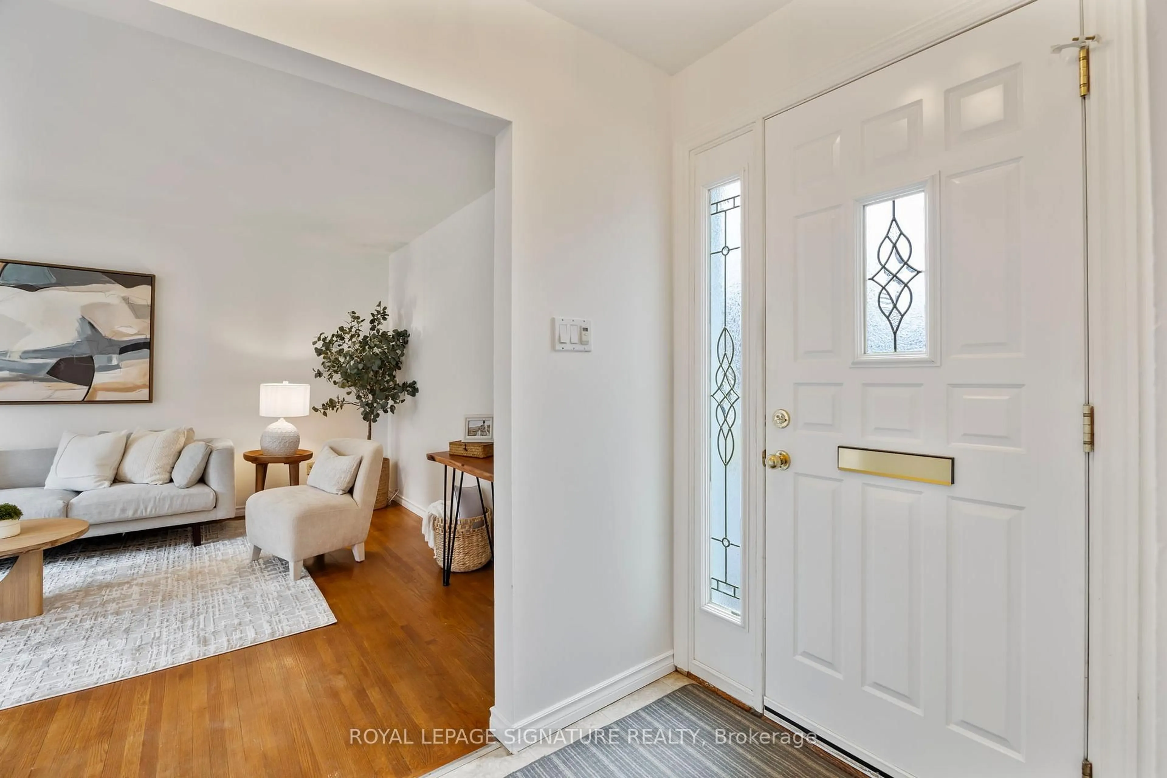 Indoor entryway for 30 Bledlow Manor Dr, Toronto Ontario M1E 1B2