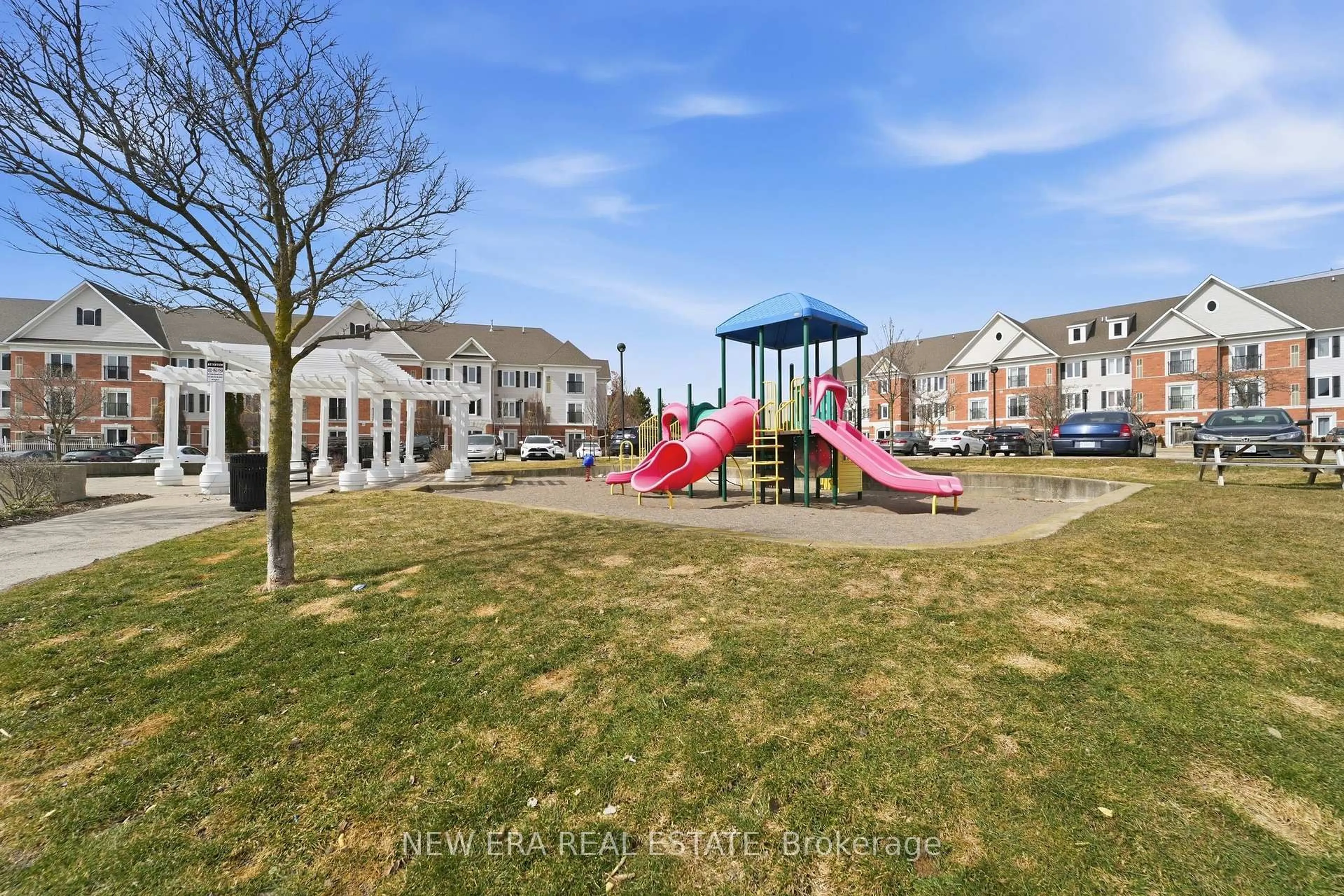 A pic from outside/outdoor area/front of a property/back of a property/a pic from drone, unknown for 106 Aspen Springs Dr #109, Clarington Ontario L1C 5N3