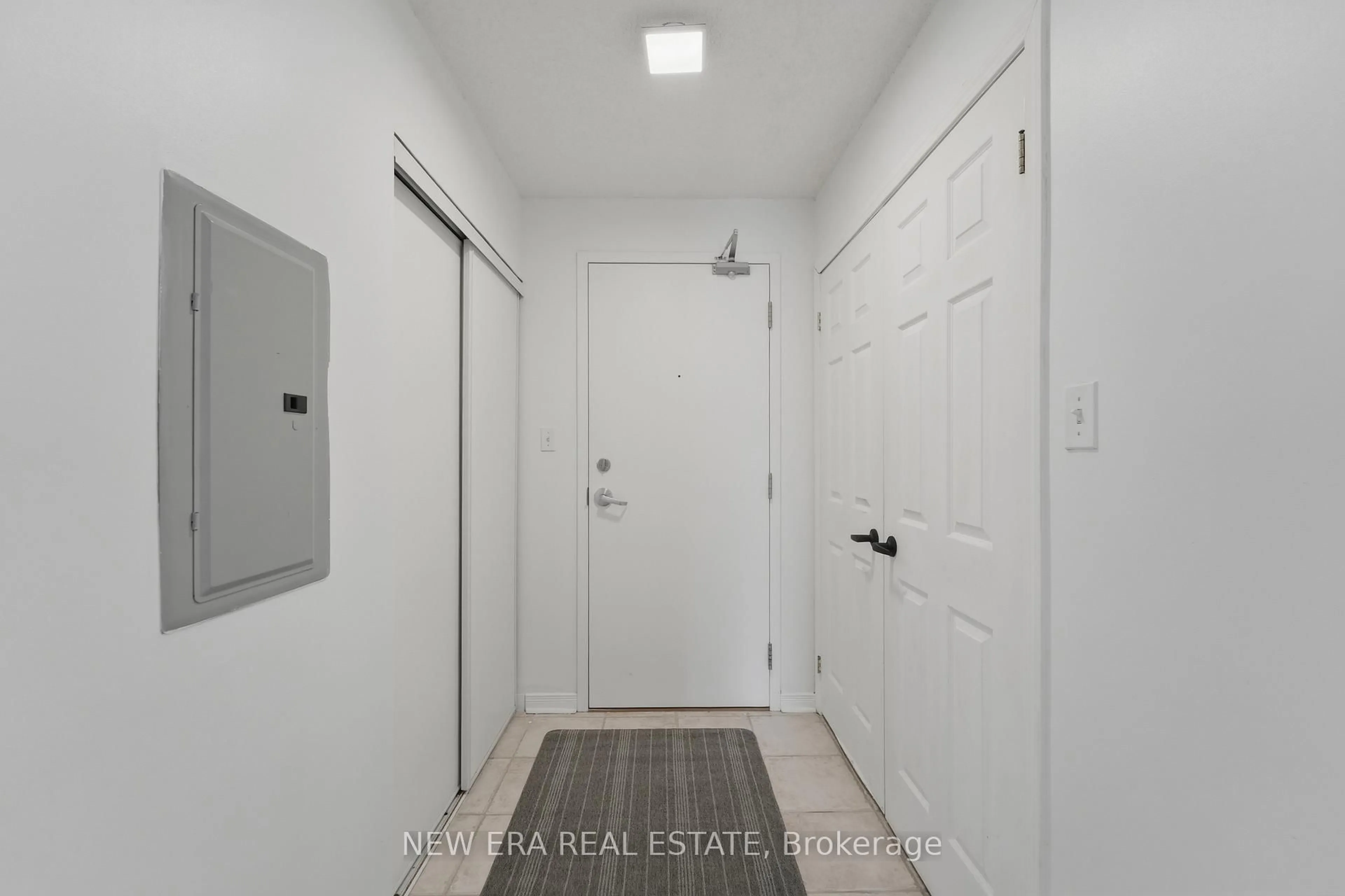 Indoor entryway for 106 Aspen Springs Dr #109, Clarington Ontario L1C 5N3