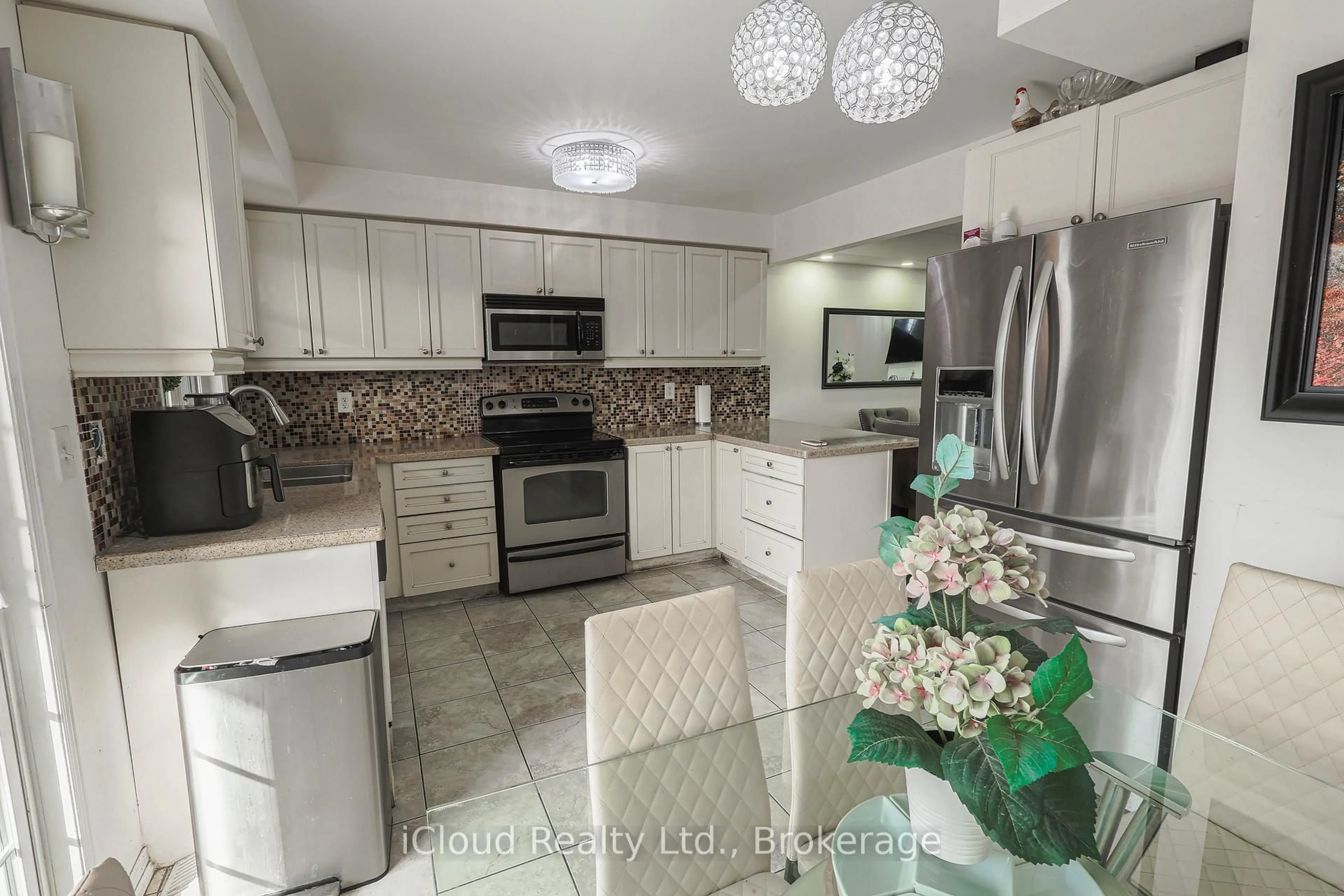 Open concept kitchen, ceramic/tile floor for 55 Maidstone Way, Whitby Ontario L1R 0L7