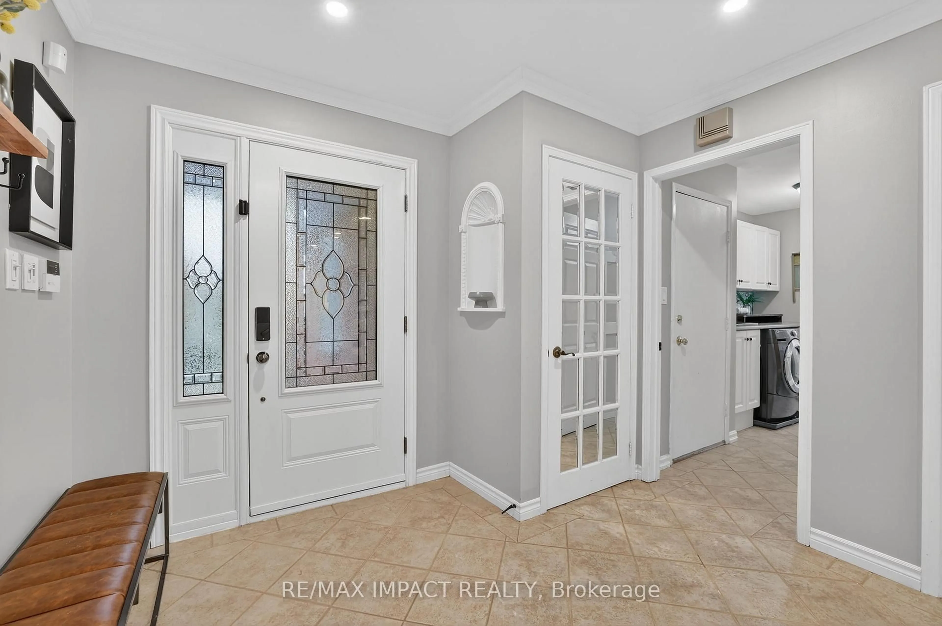 Indoor entryway for 2348 Wildwood Cres, Pickering Ontario L1X 2N1