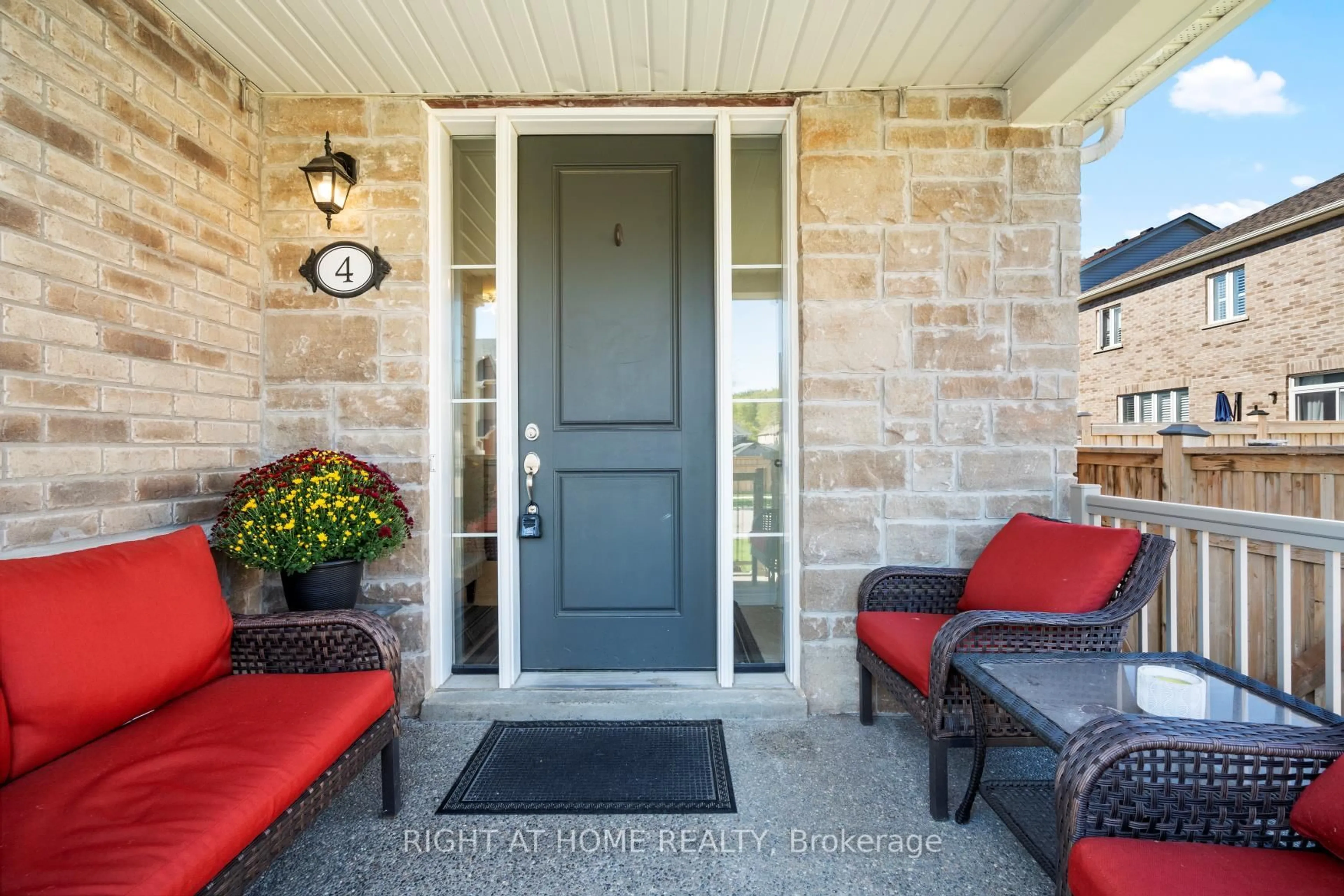 Indoor entryway for 4 Bill Hutchinson Cres, Clarington Ontario L1C 7E1