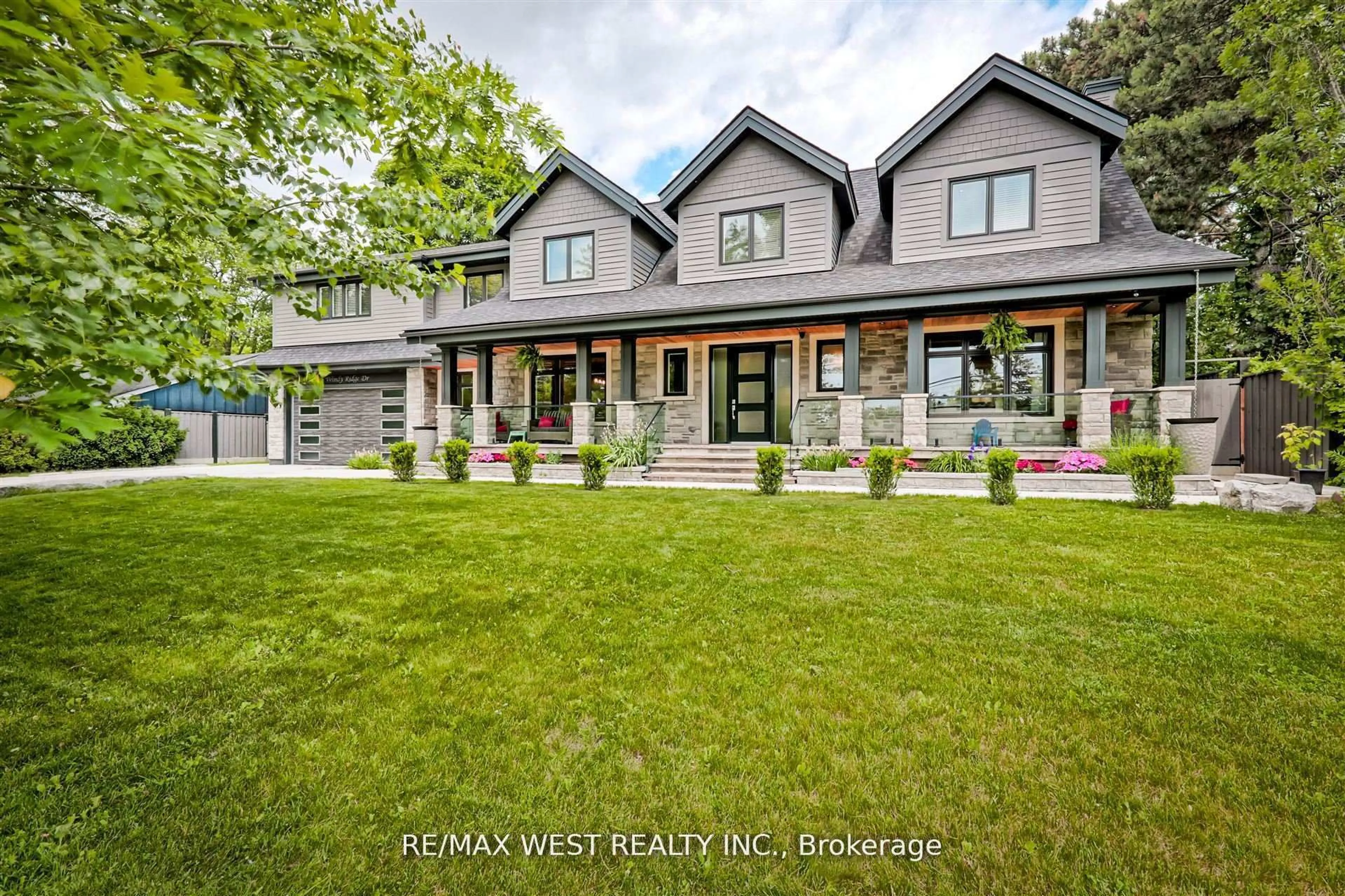 Home with vinyl exterior material, street for 18 Windy Ridge Dr, Toronto Ontario M1M 1H5