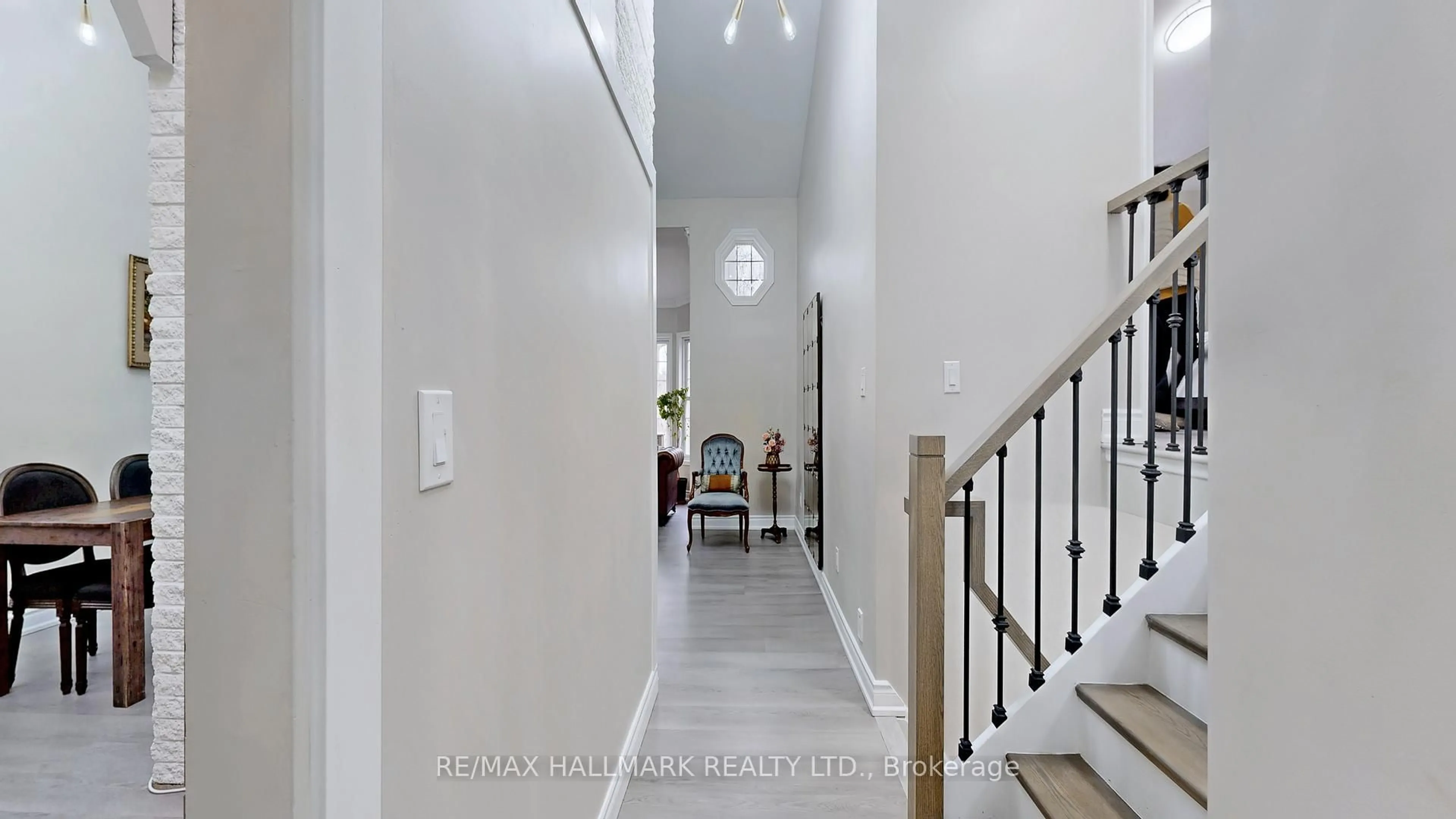 Indoor foyer for 27 Benleigh Dr, Toronto Ontario M1H 1J1