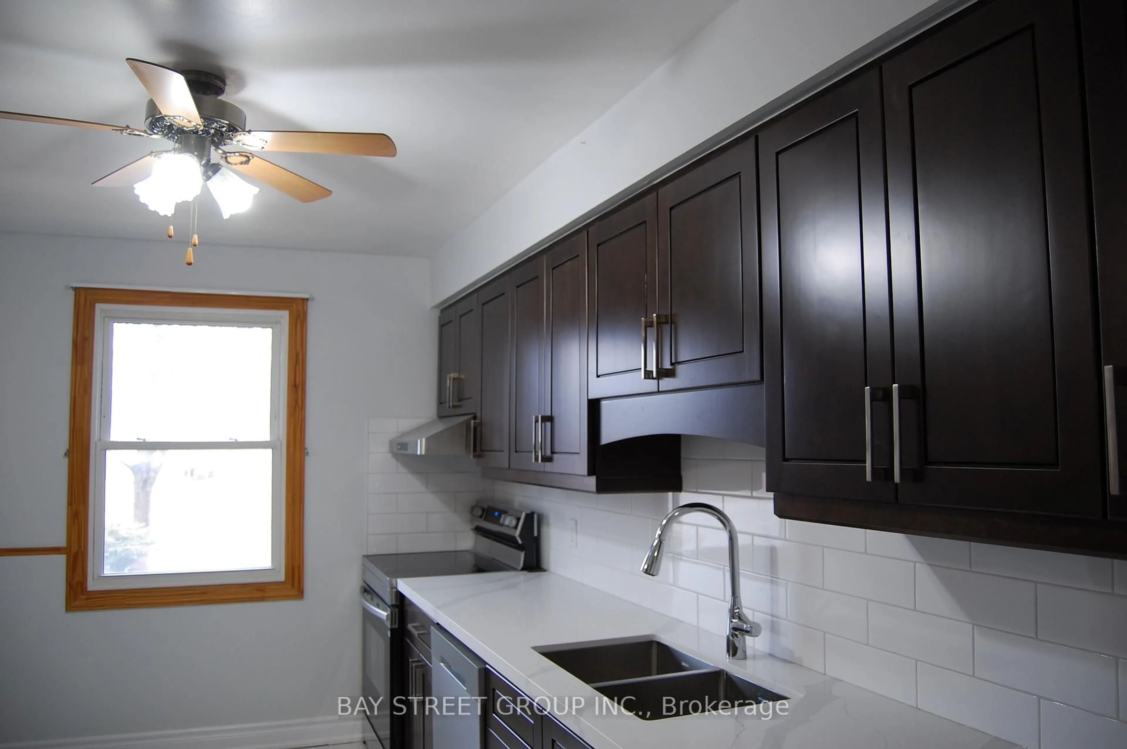 Standard kitchen, unknown for 1122 Central Park Blvd, Oshawa Ontario L1G 7G8