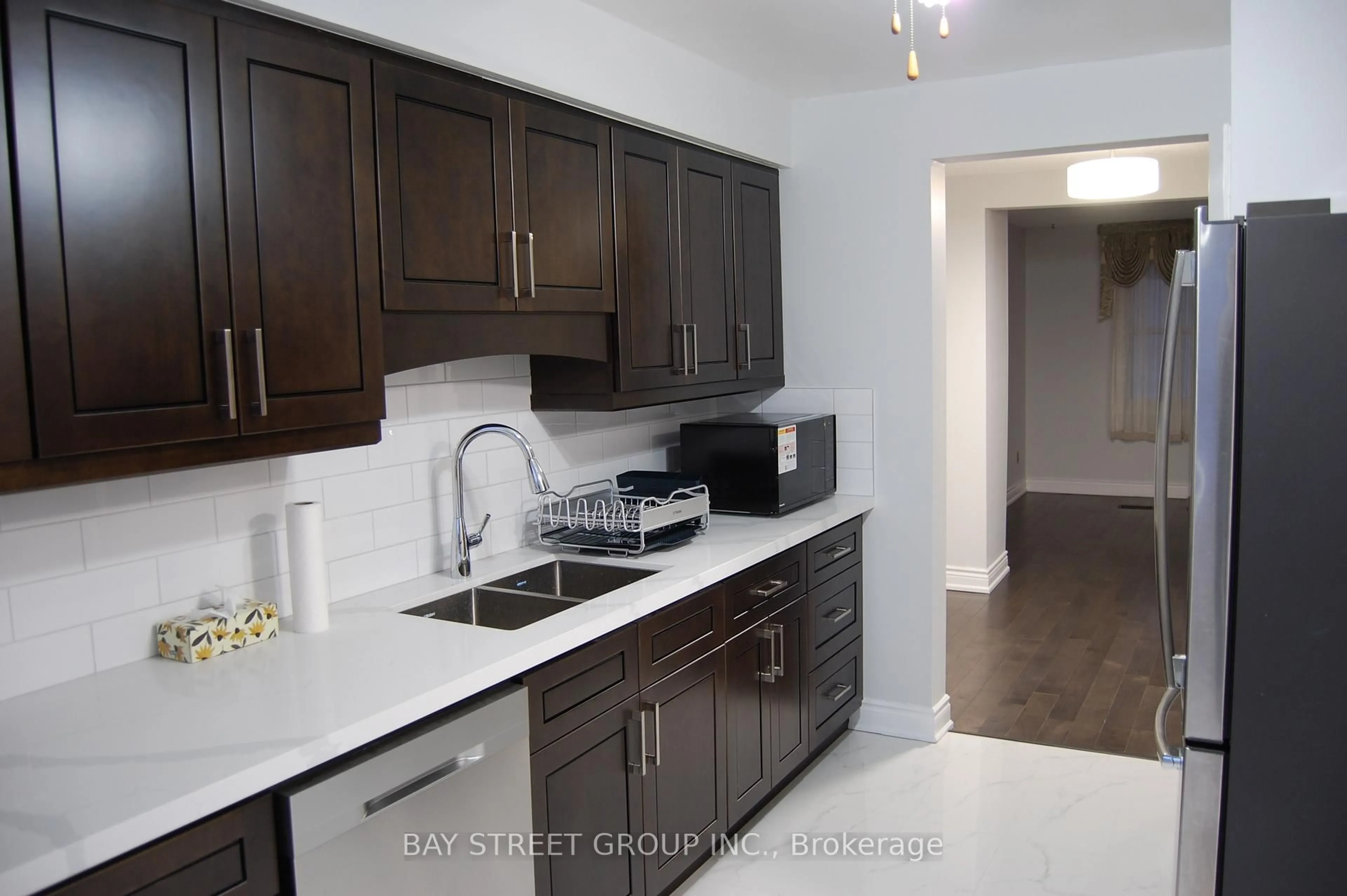 Standard kitchen, unknown for 1122 Central Park Blvd, Oshawa Ontario L1G 7G8