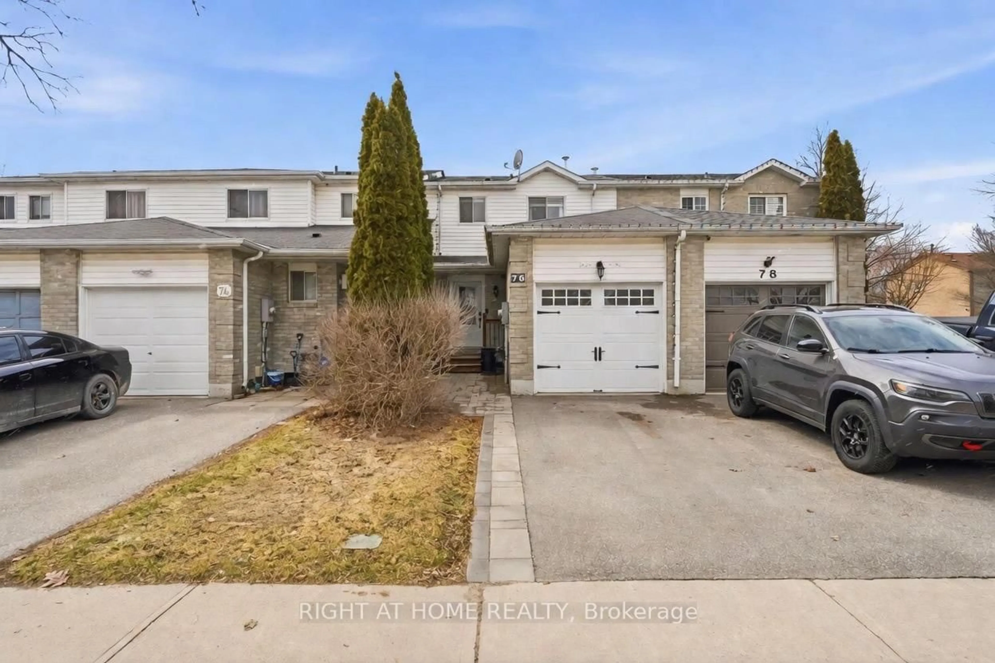 A pic from outside/outdoor area/front of a property/back of a property/a pic from drone, street for 76 Bushford St, Clarington Ontario L1E 2X1