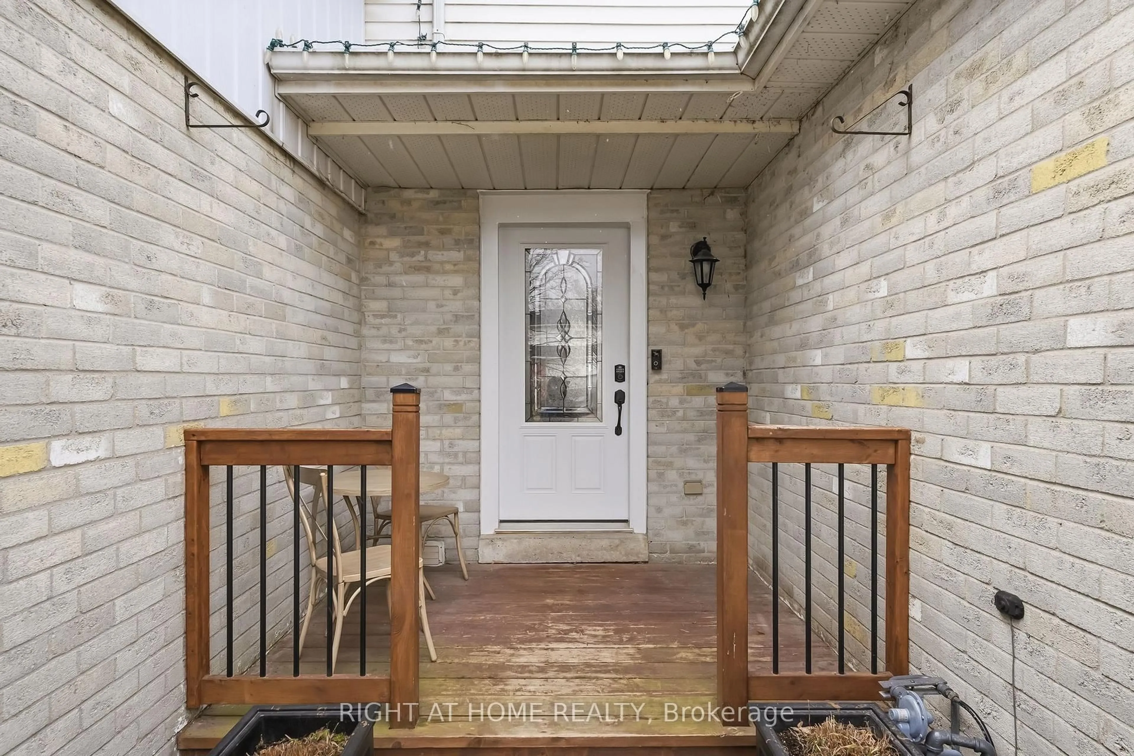 Indoor entryway for 76 Bushford St, Clarington Ontario L1E 2X1