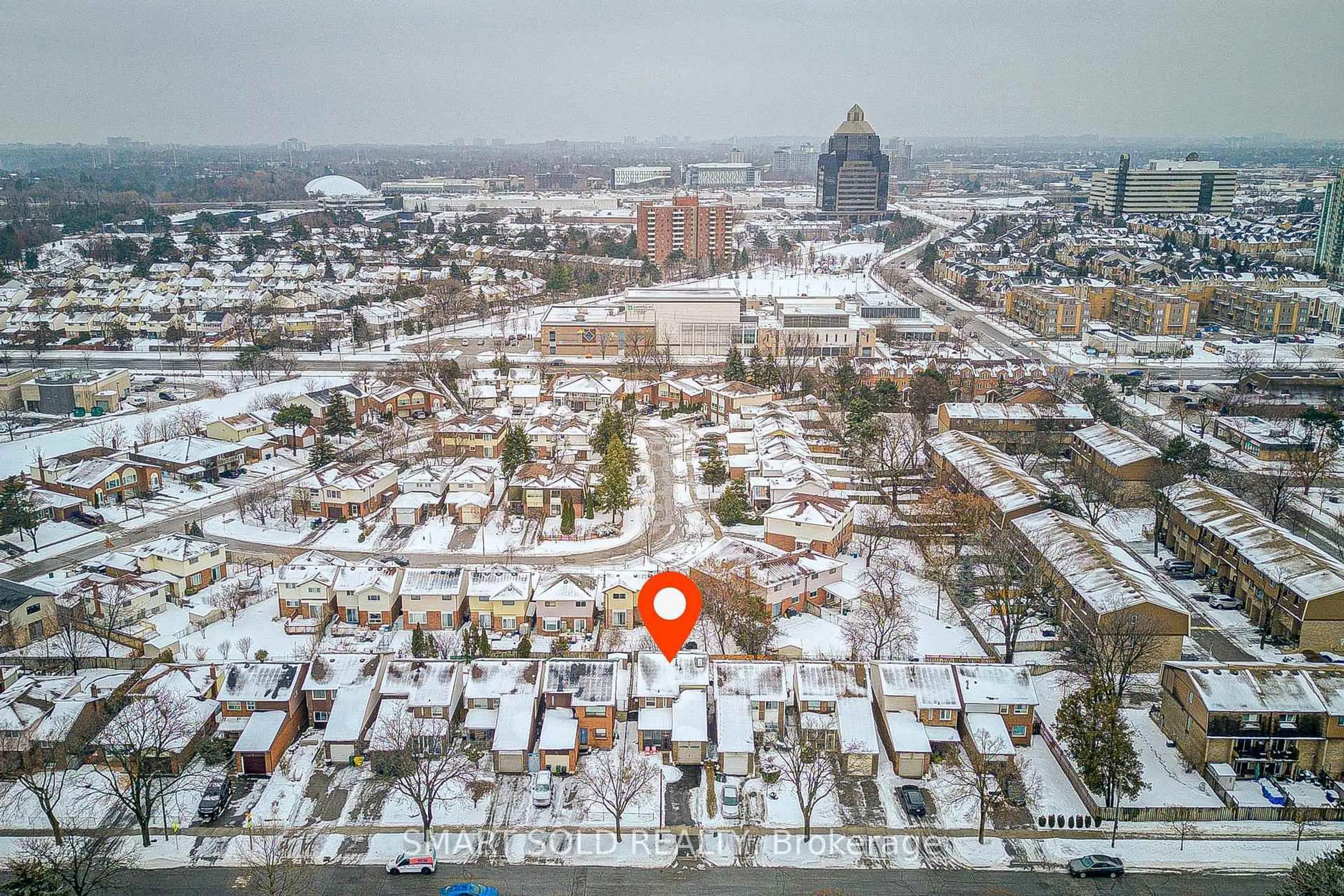 A pic from outside/outdoor area/front of a property/back of a property/a pic from drone, city buildings view from balcony for 43 Mammoth Hall Tr, Toronto Ontario M1B 1P5