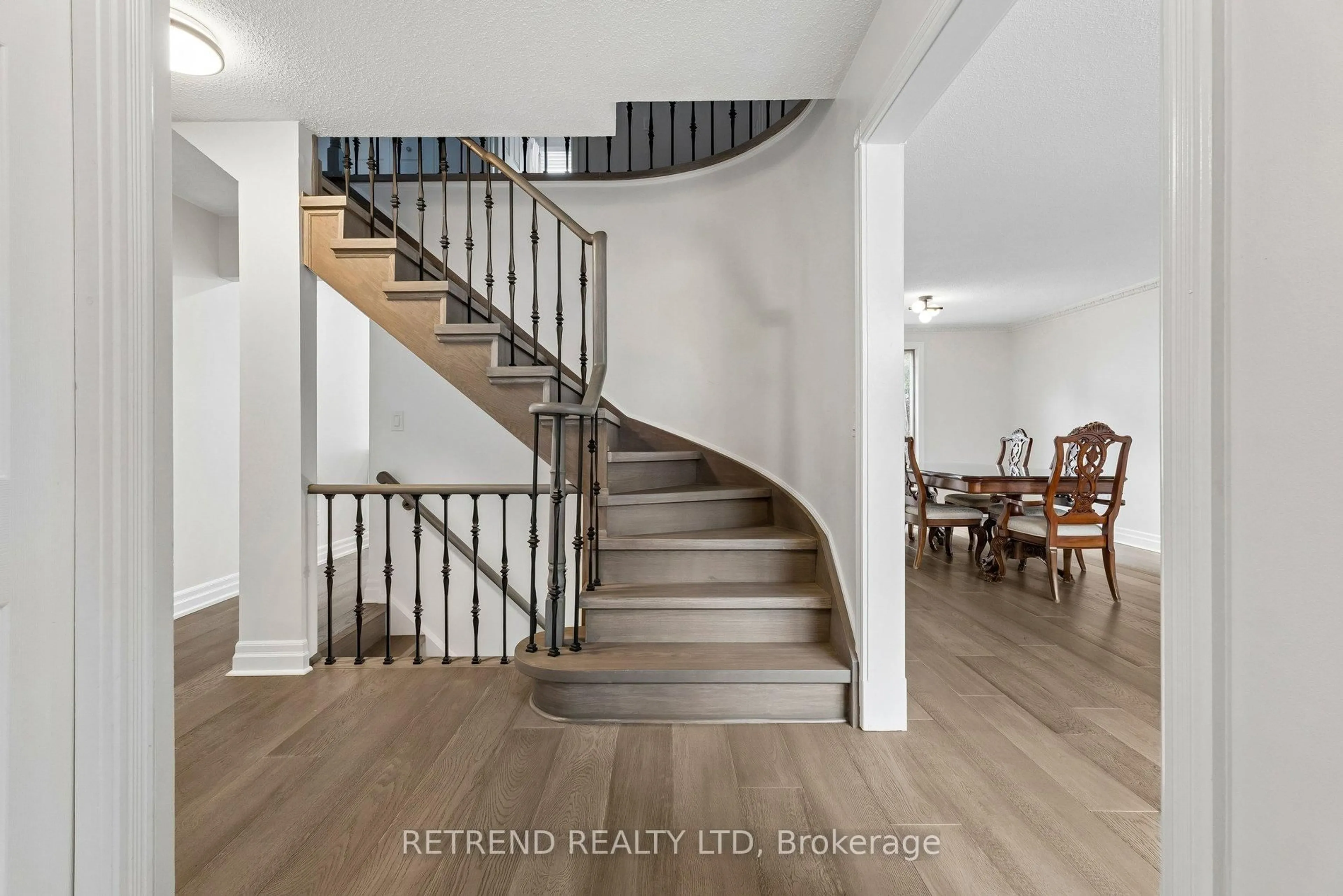 Stairs for 262 Athabasca St, Oshawa Ontario L1H 8E4