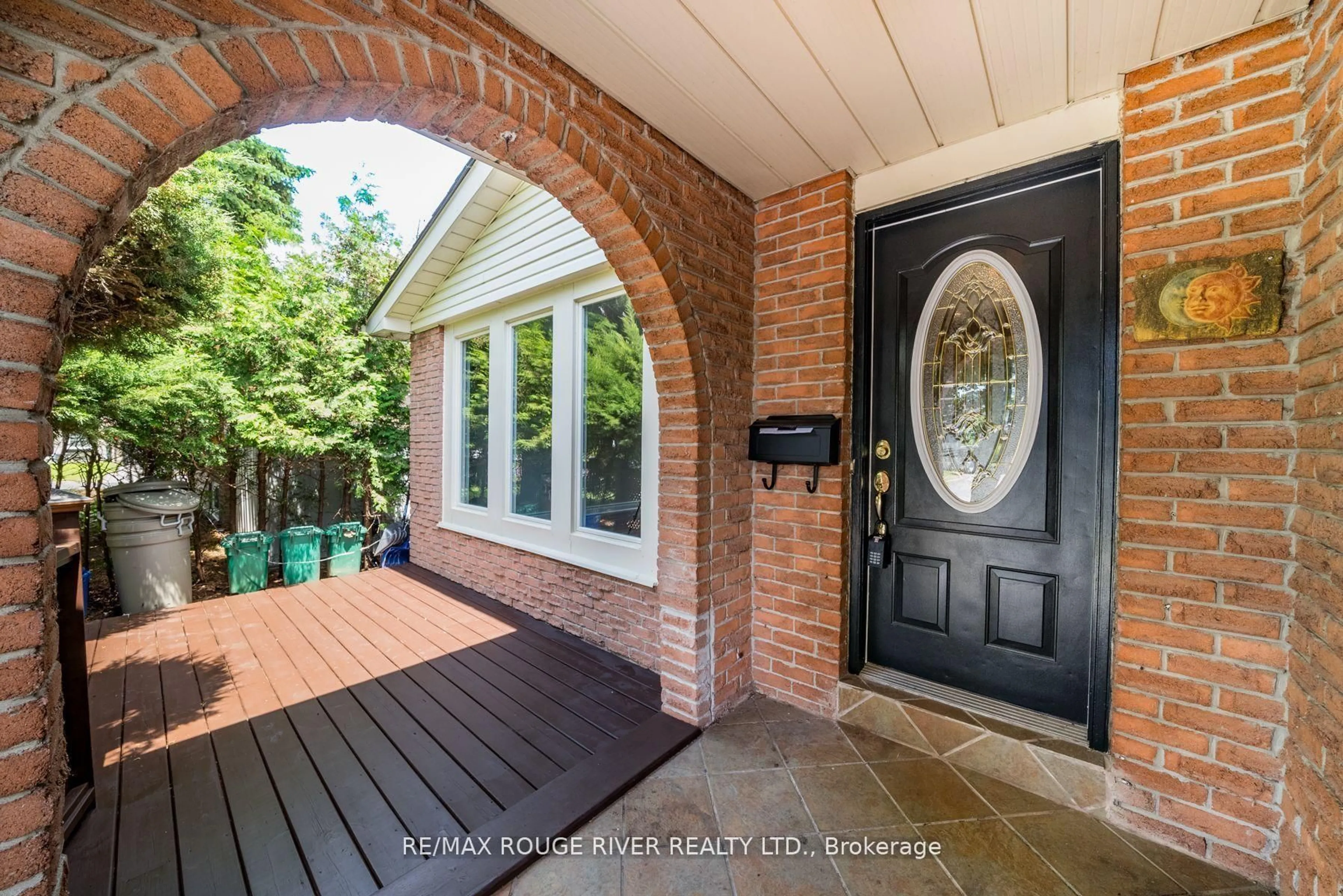 Indoor entryway for 3 Swanston Cres, Ajax Ontario L1S 3J5