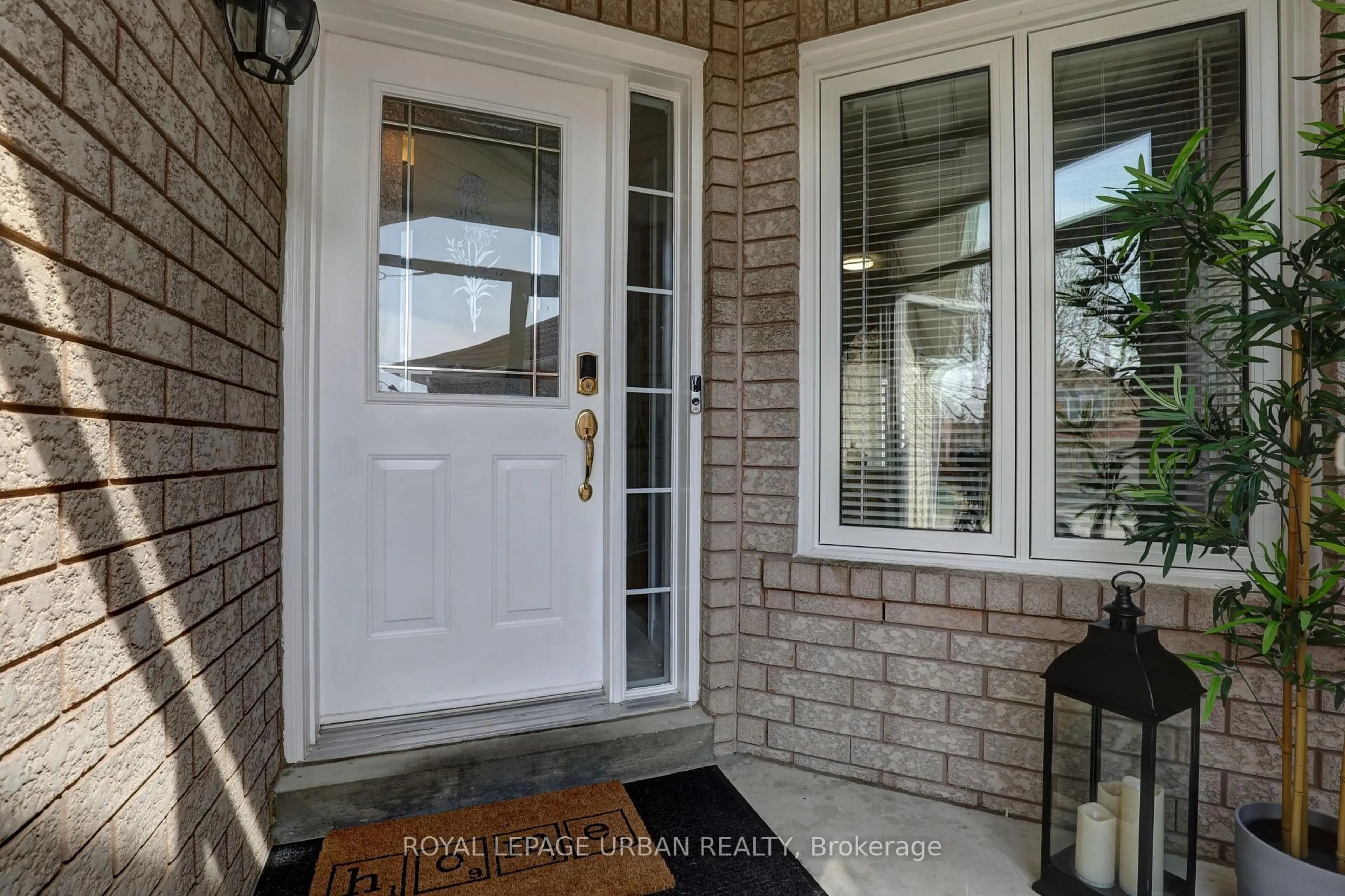 Indoor entryway for 1505 Garland Cres, Pickering Ontario L1V 7B3