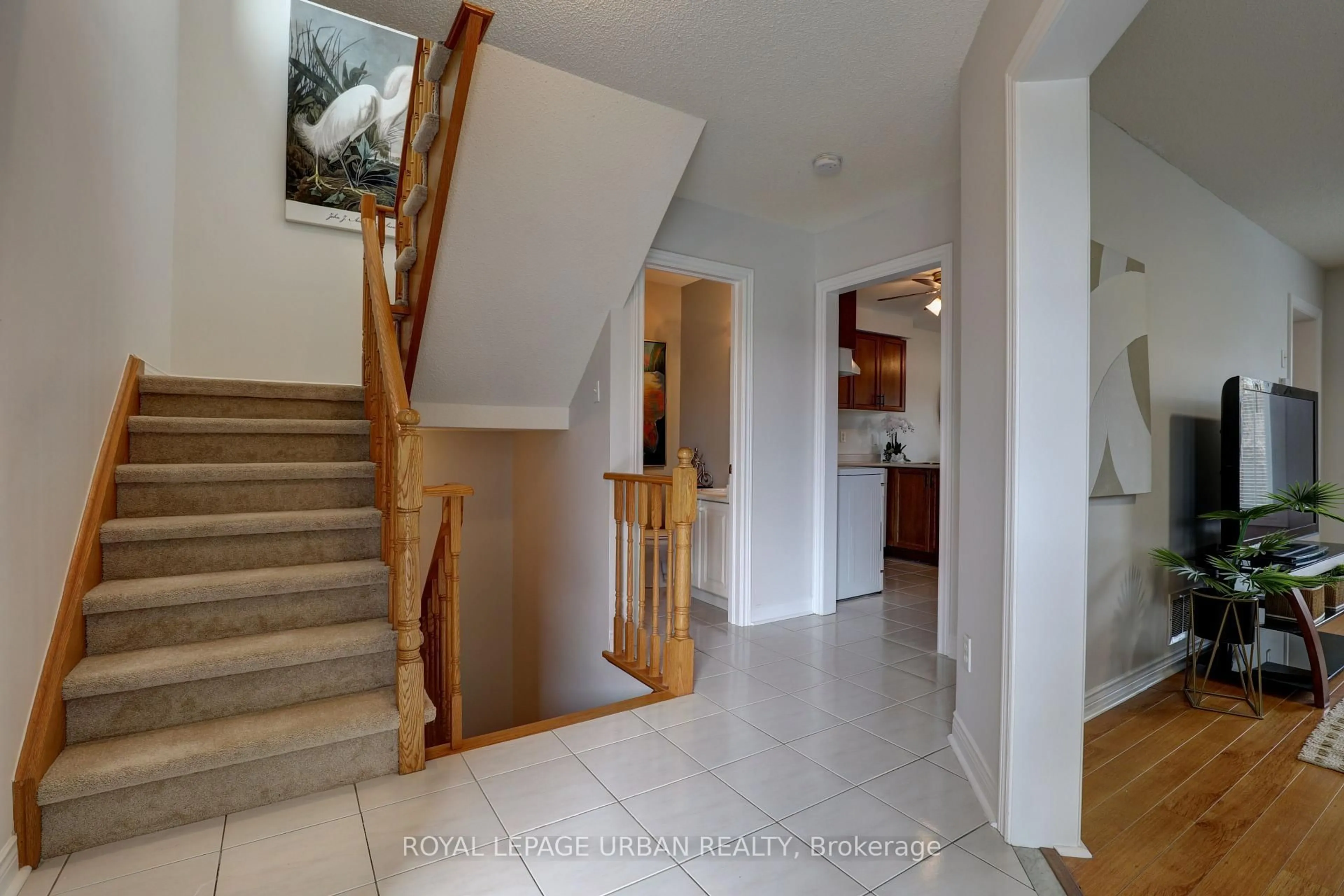 Indoor foyer for 1505 Garland Cres, Pickering Ontario L1V 7B3
