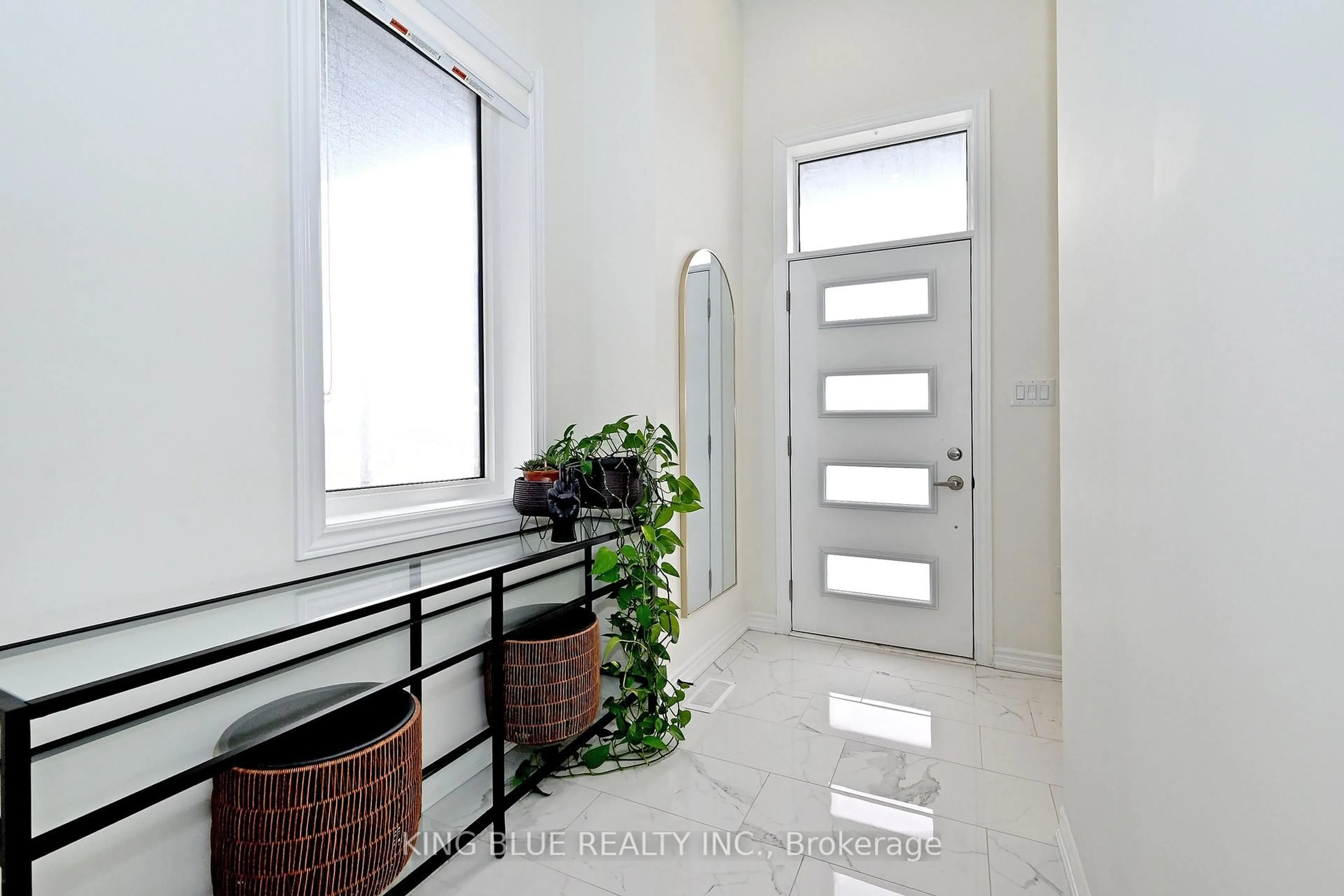 Indoor entryway for 56 Lockyer Dr, Whitby Ontario L1P 0M2