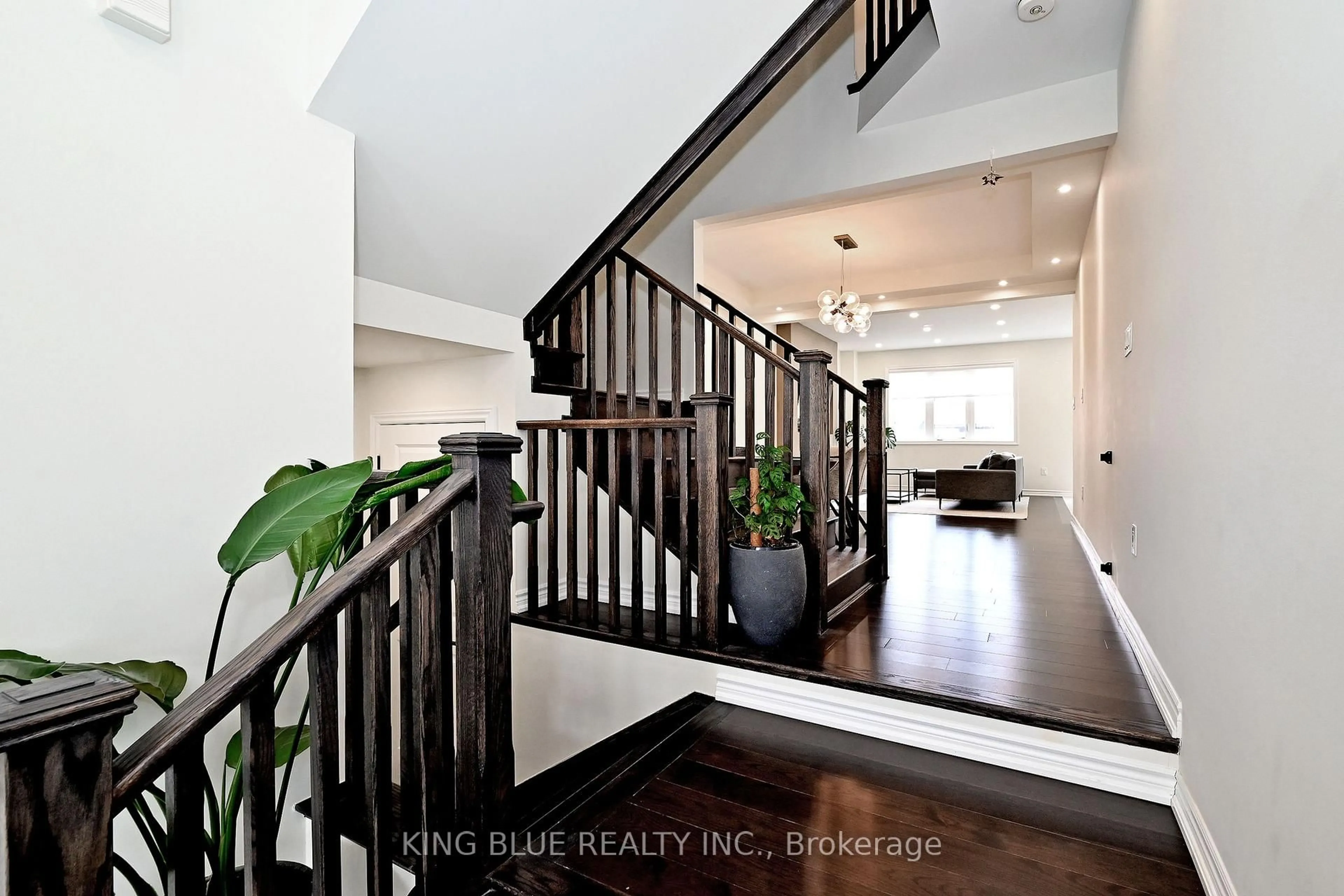 Indoor entryway for 56 Lockyer Dr, Whitby Ontario L1P 0M2