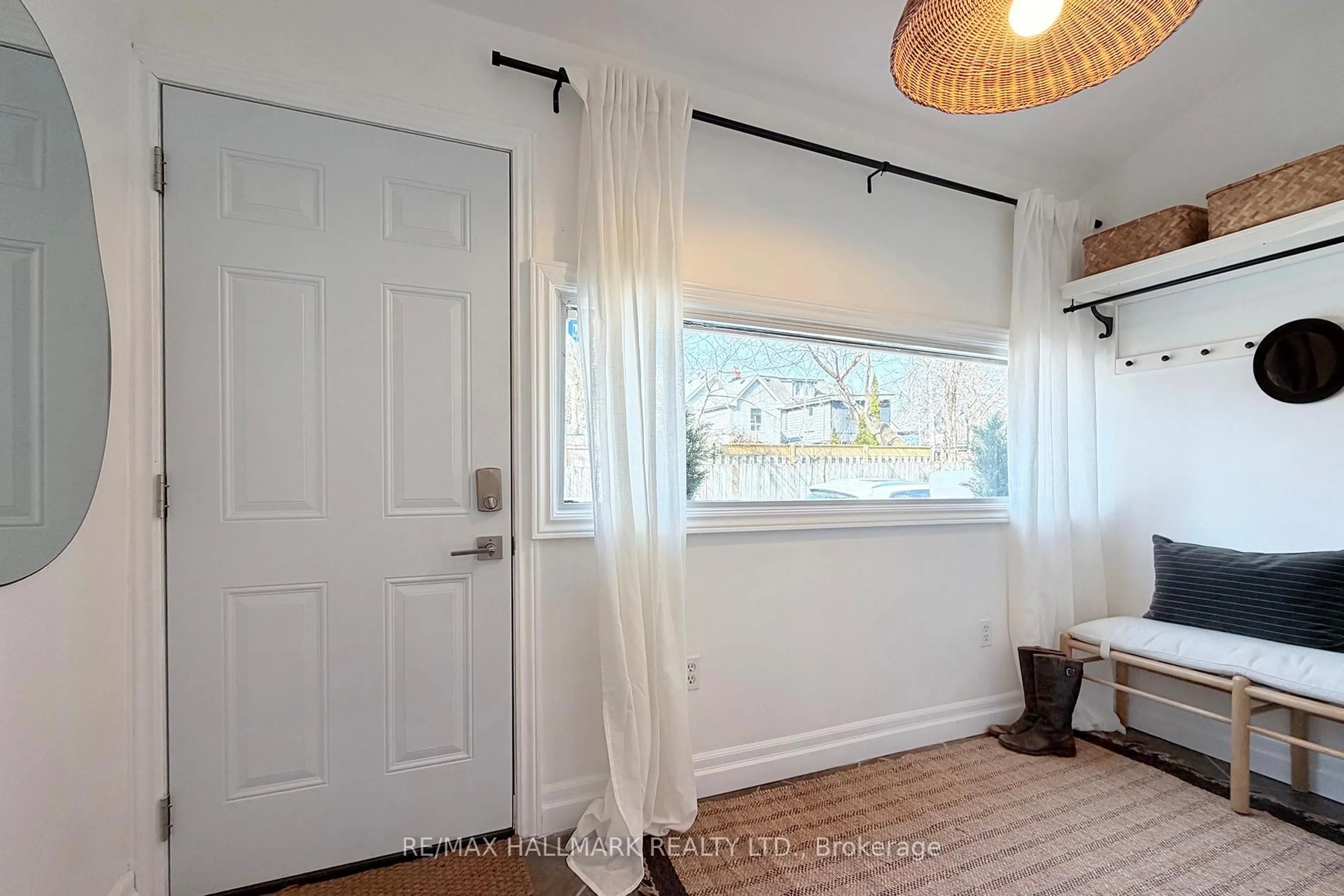 Indoor entryway for 53 Craven Rd, Toronto Ontario M4L 2Z4