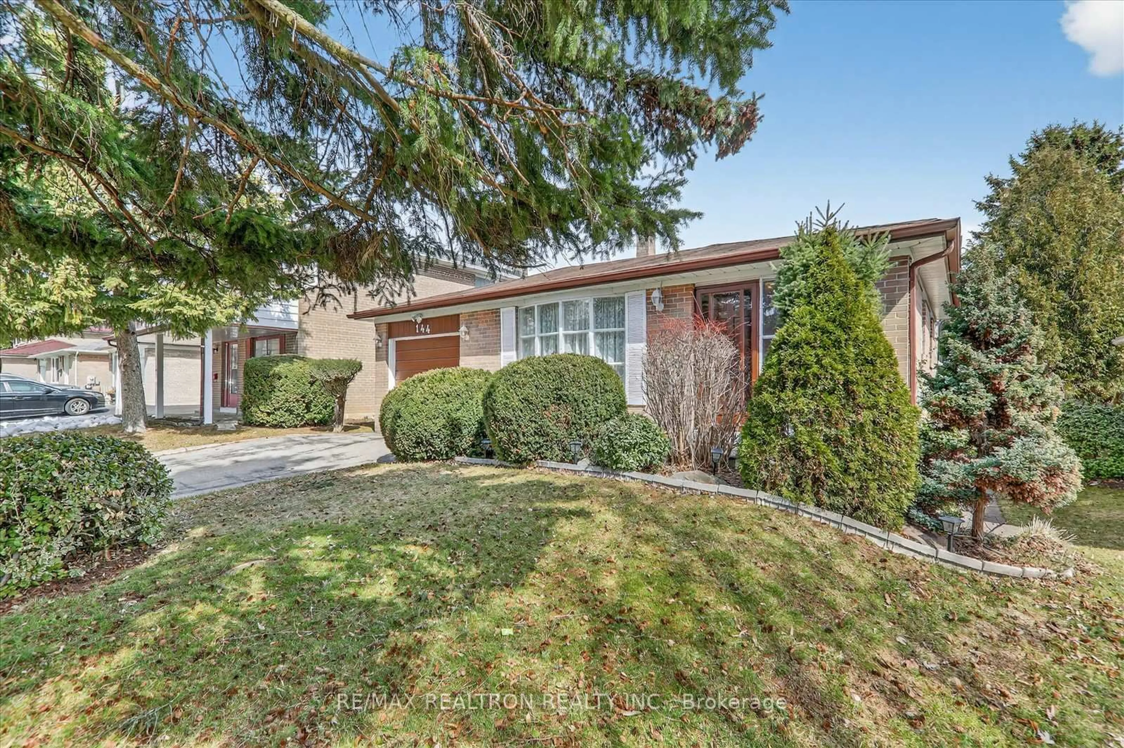 Home with brick exterior material, street for 144 Merkley Sq, Toronto Ontario M1G 2Y8