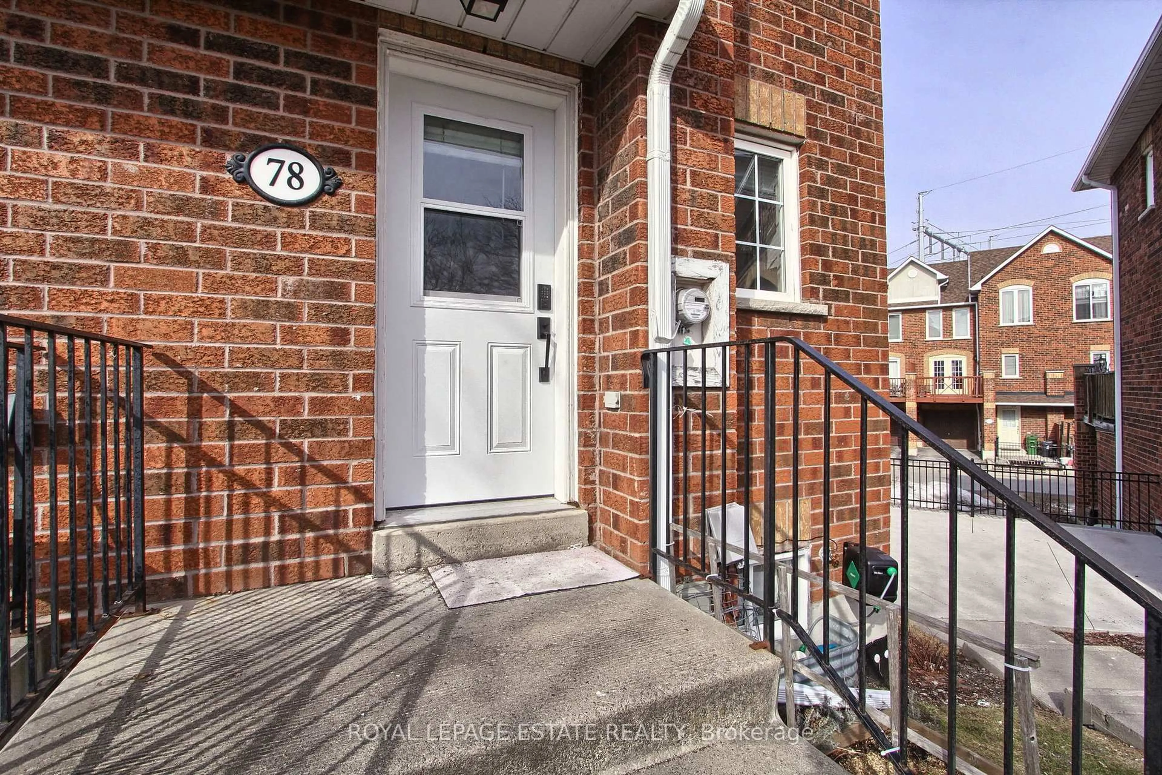 Indoor entryway for 2 Hedge End Rd #78, Toronto Ontario M1B 5Z8