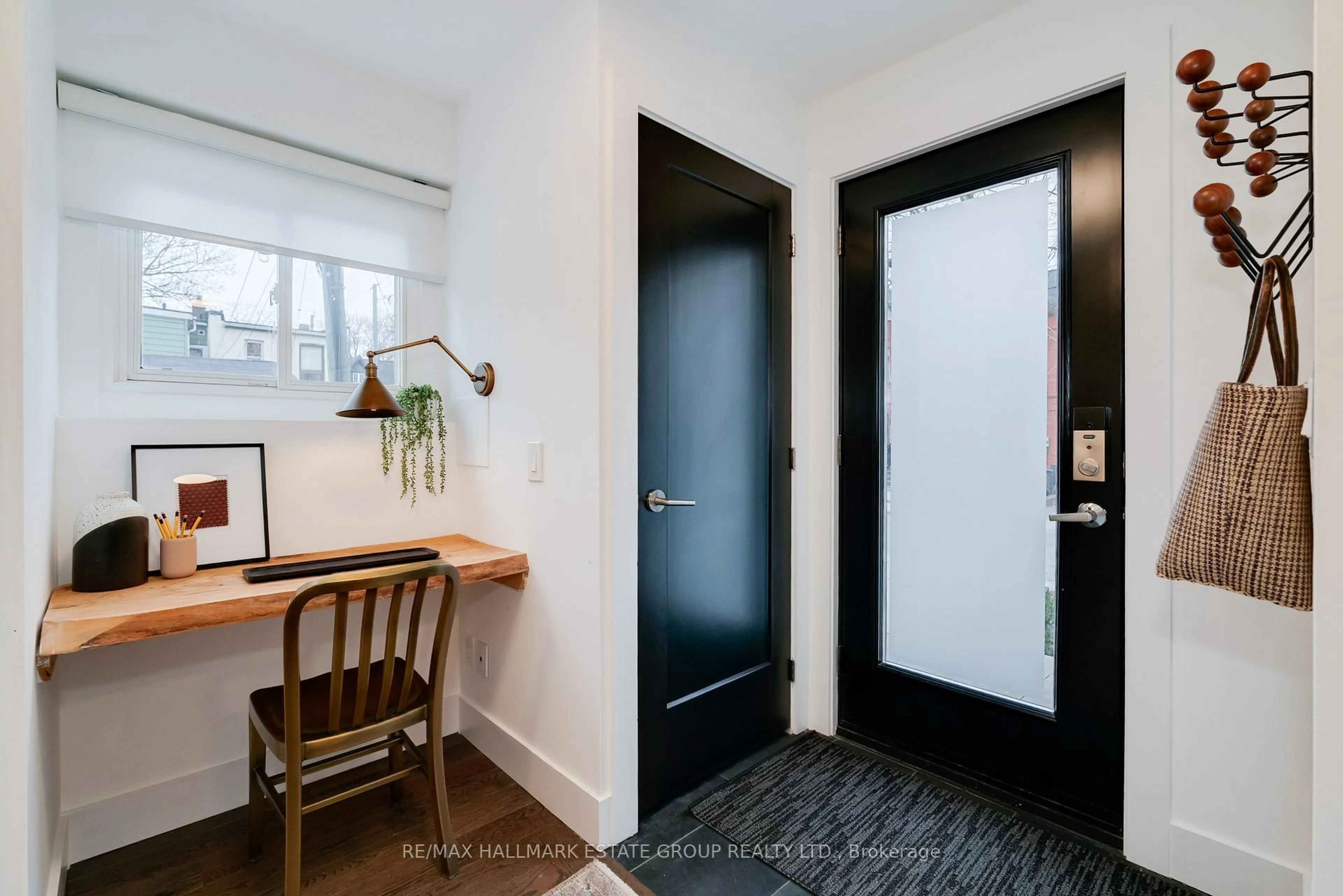 Indoor entryway for 11 Austin Ave, Toronto Ontario M4M 1V7