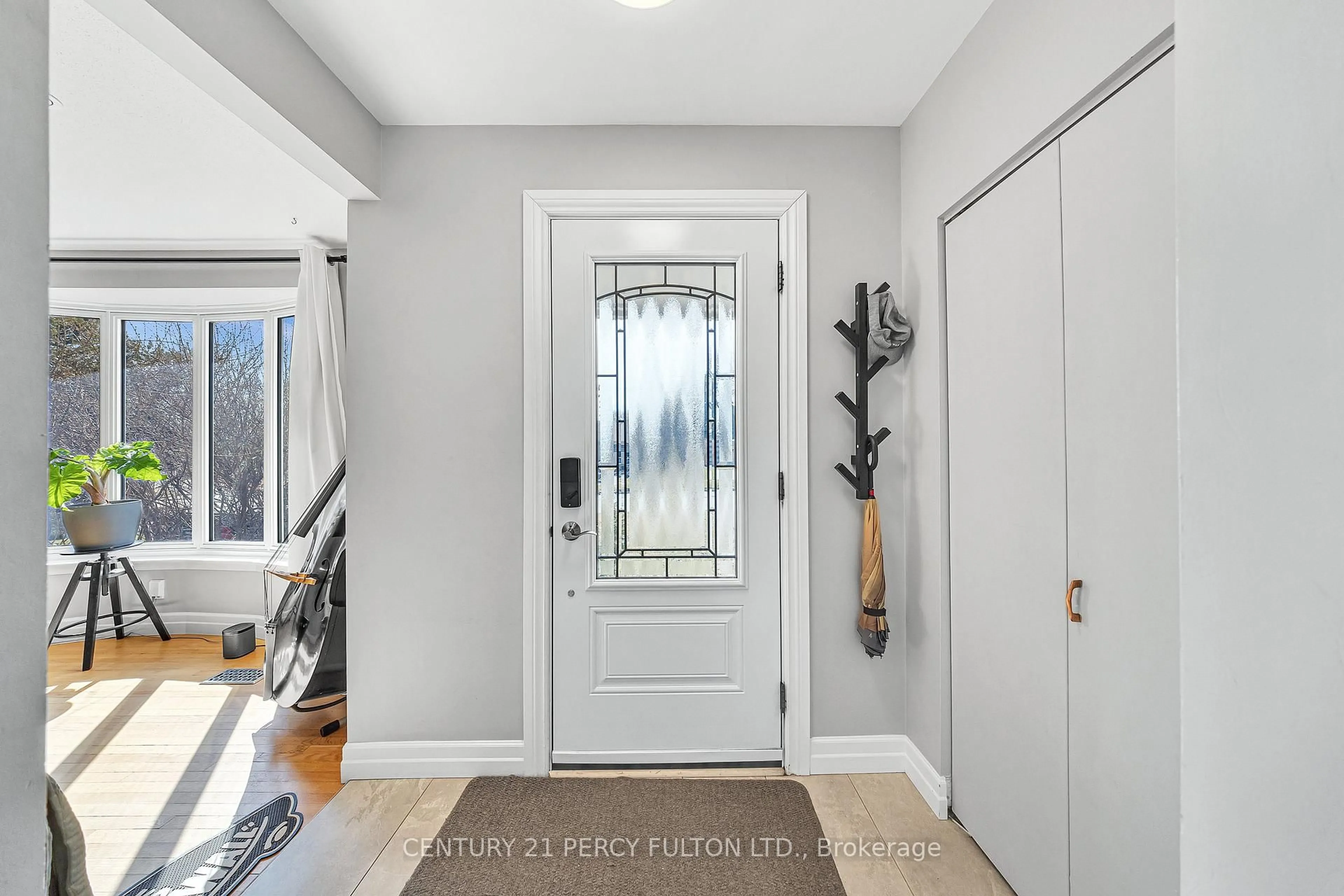 Indoor entryway for 893 Douglas Ave, Pickering Ontario L1W 1N7