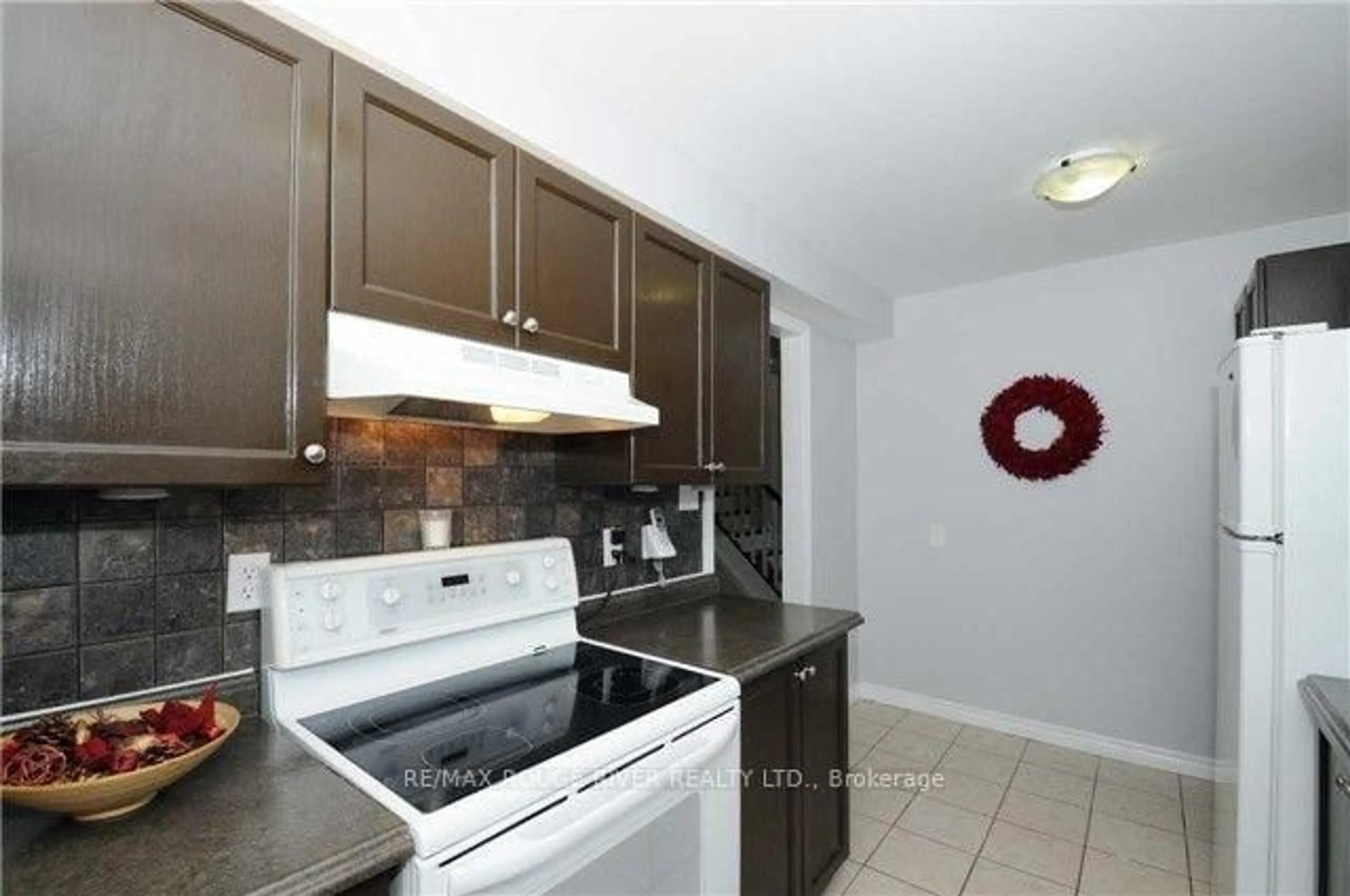 Standard kitchen, ceramic/tile floor for 101 Dovedale Dr #29, Whitby Ontario L1N 1Z7