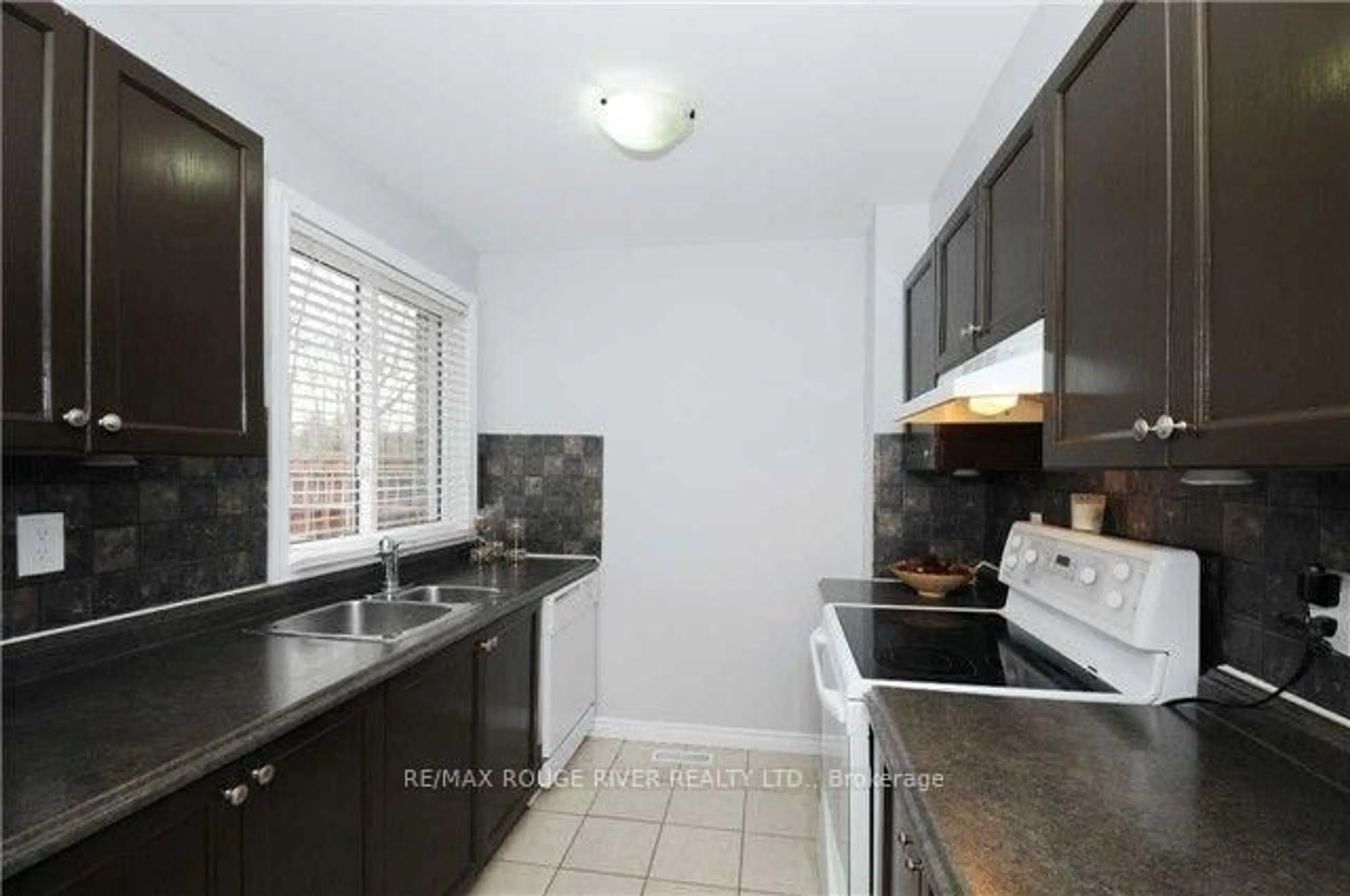 Standard kitchen, ceramic/tile floor for 101 Dovedale Dr #29, Whitby Ontario L1N 1Z7