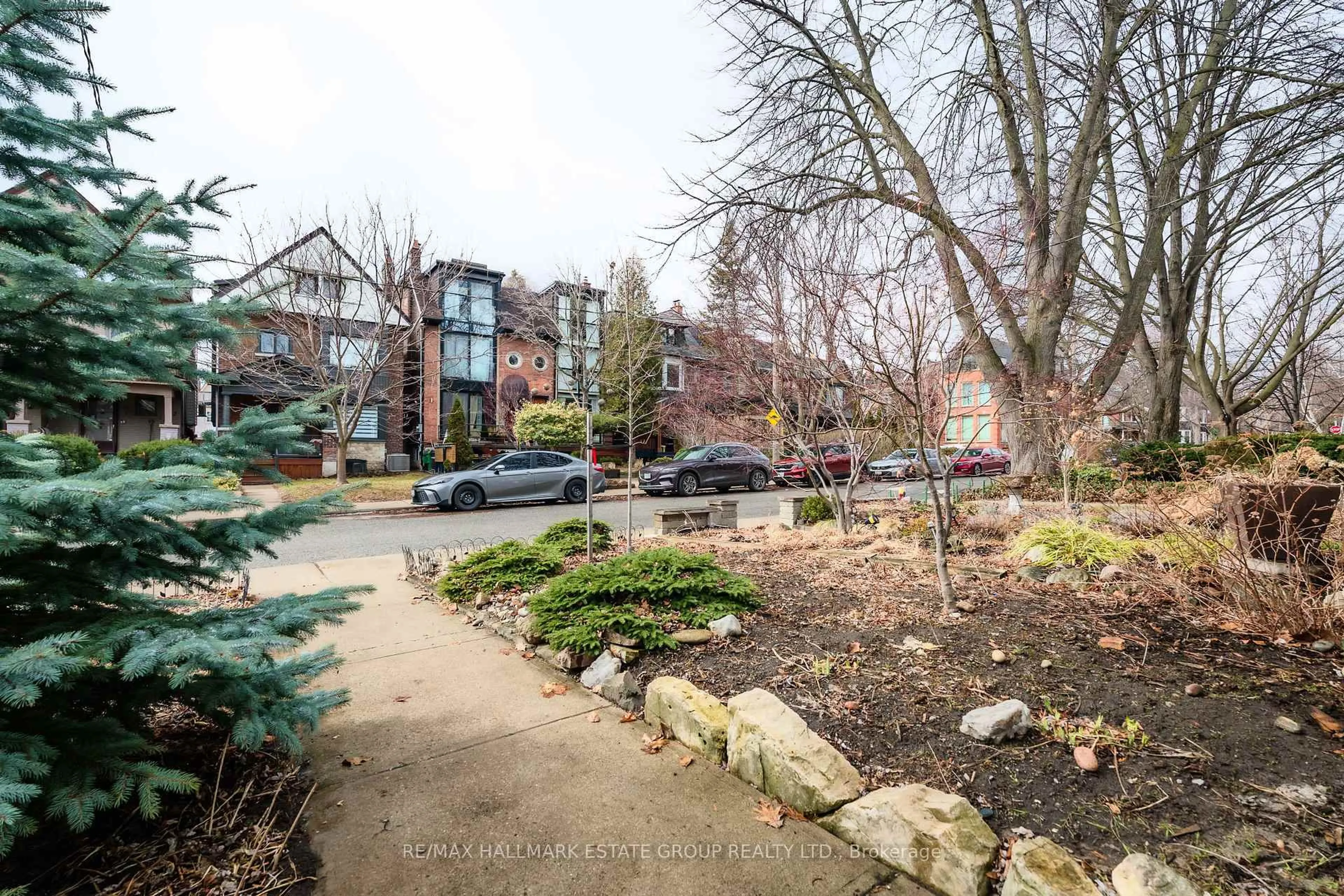 Patio, street for 27 Rainsford Rd, Toronto Ontario M4L 3N5