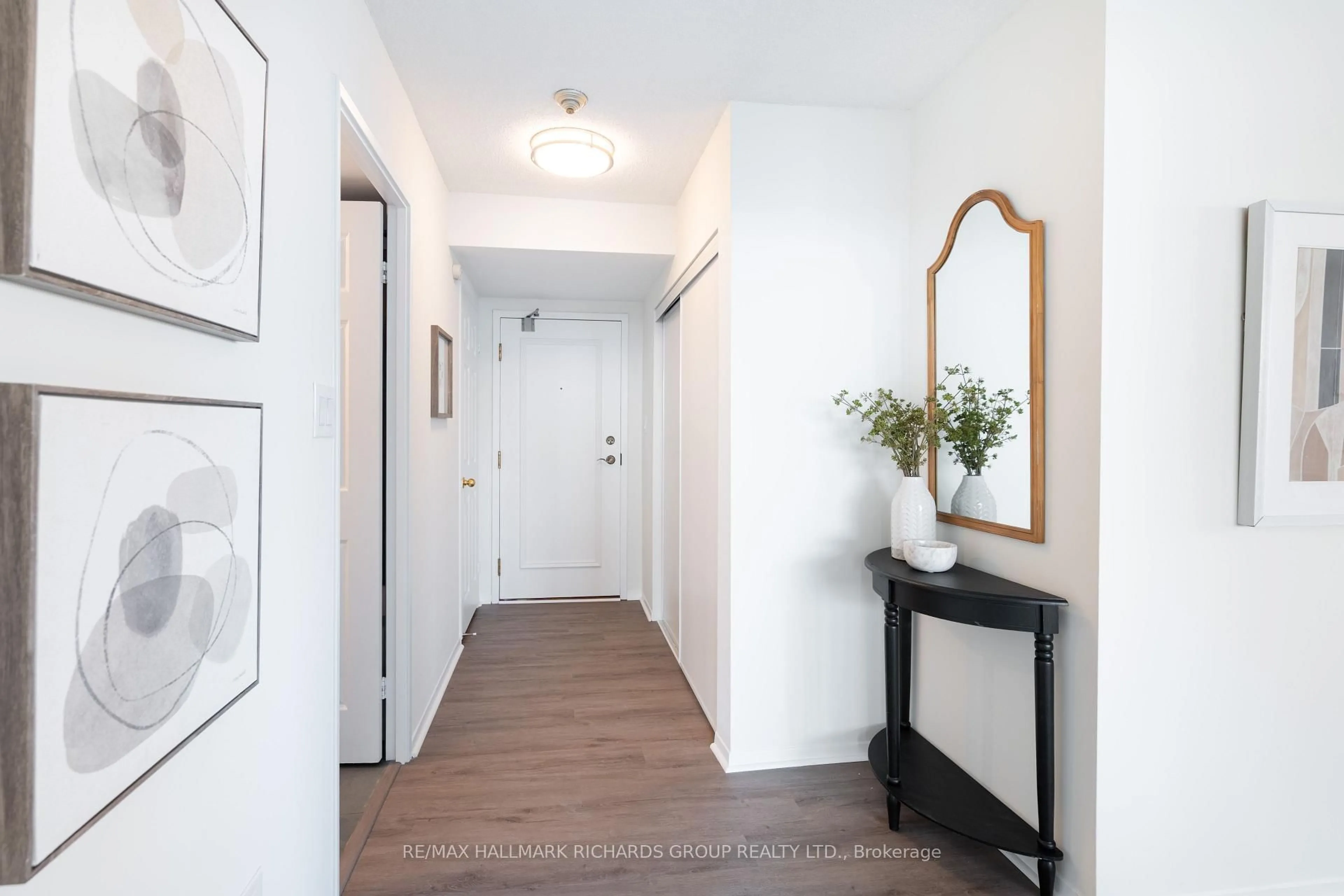 Indoor entryway for 30 Thunder Grve #1811, Toronto Ontario M1V 4A3