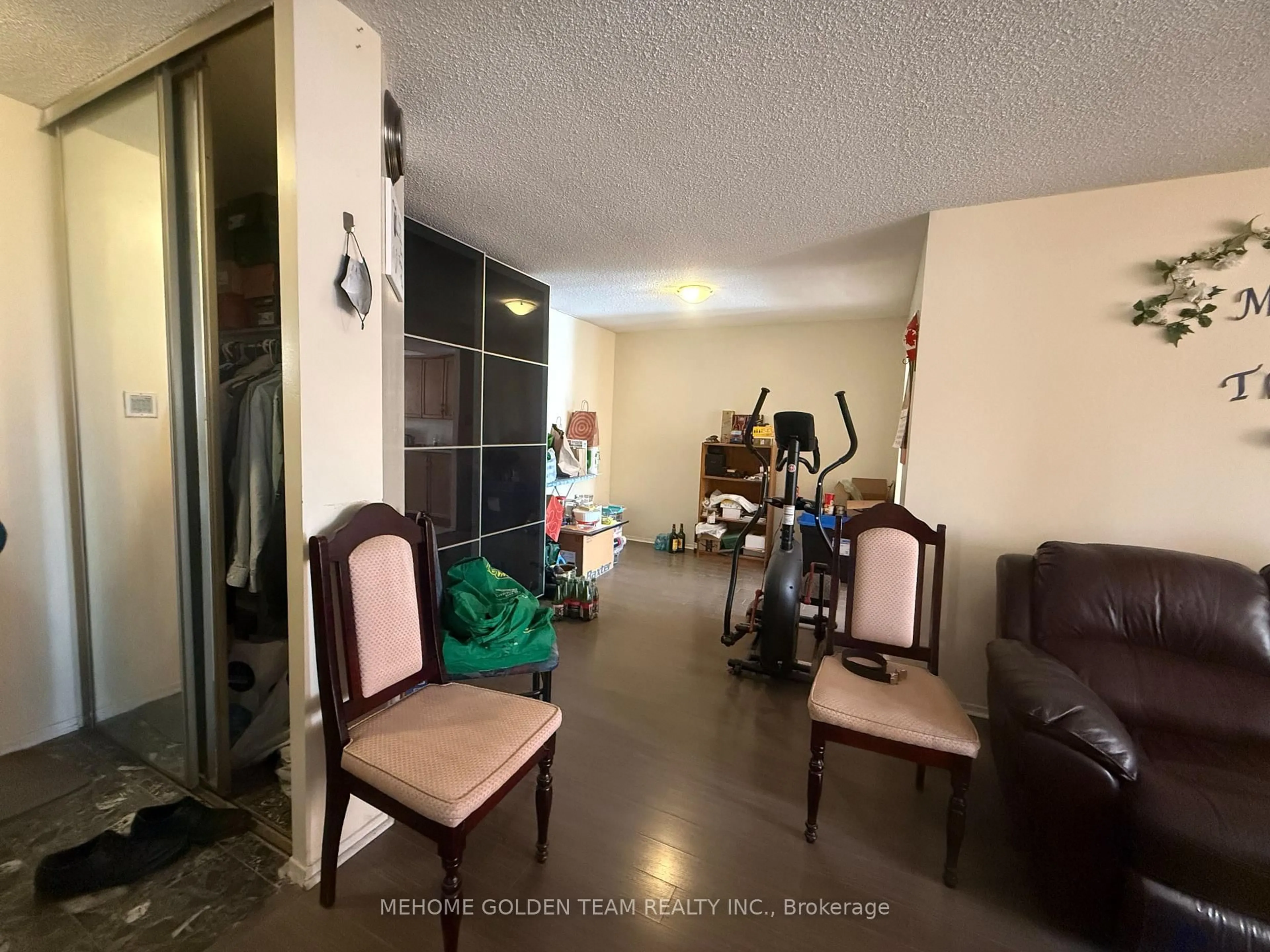 Unknown for 300 Alton Towers Circ #612, Toronto Ontario M1V 4X9