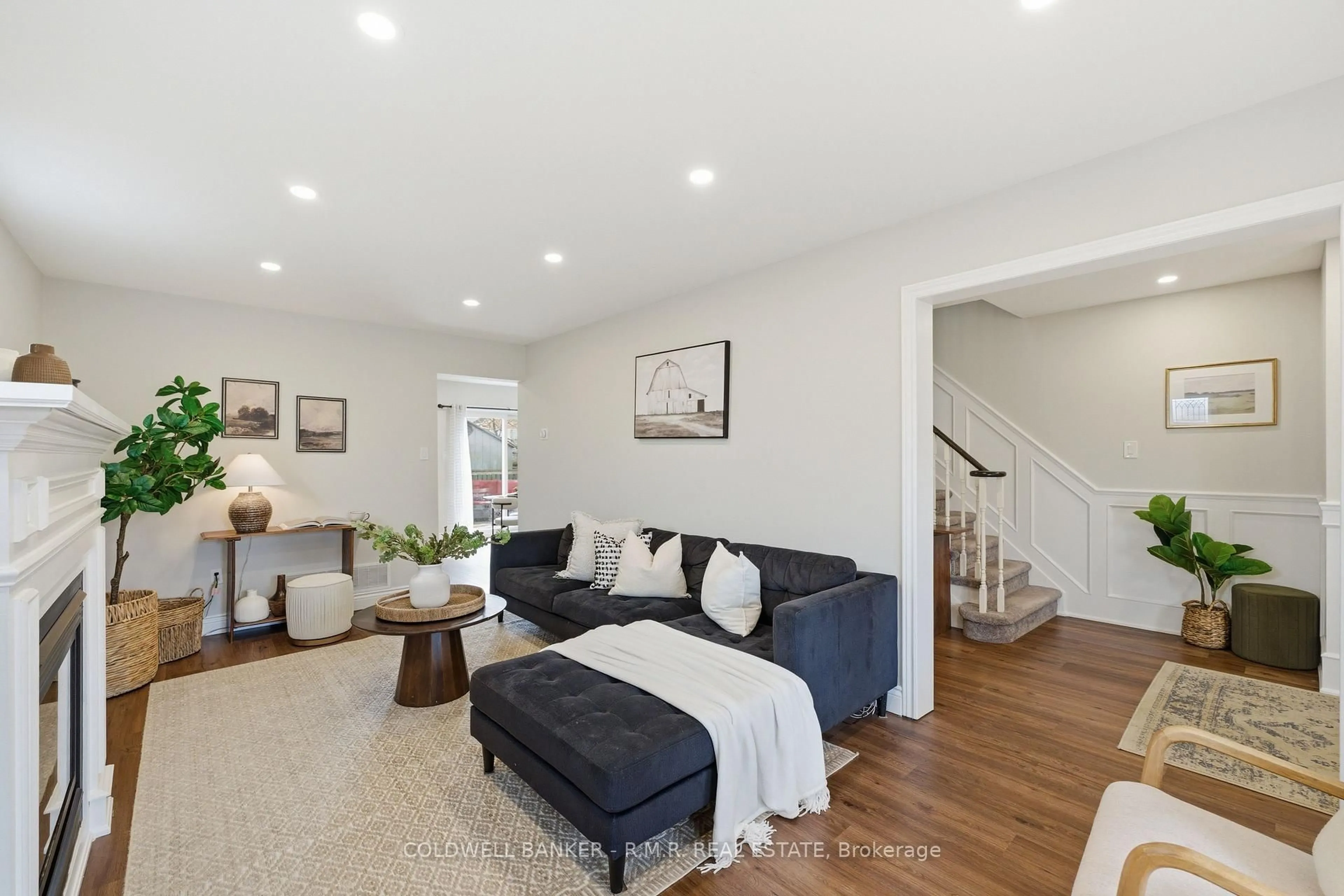 Living room with furniture, unknown for 21 Yorkville Dr, Clarington Ontario L1E 2A8