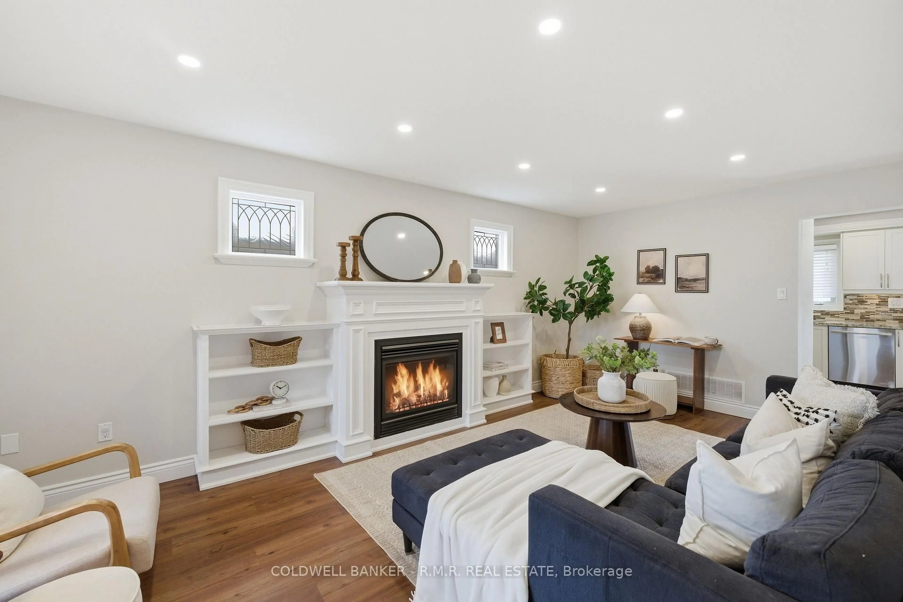 Living room with furniture, unknown for 21 Yorkville Dr, Clarington Ontario L1E 2A8