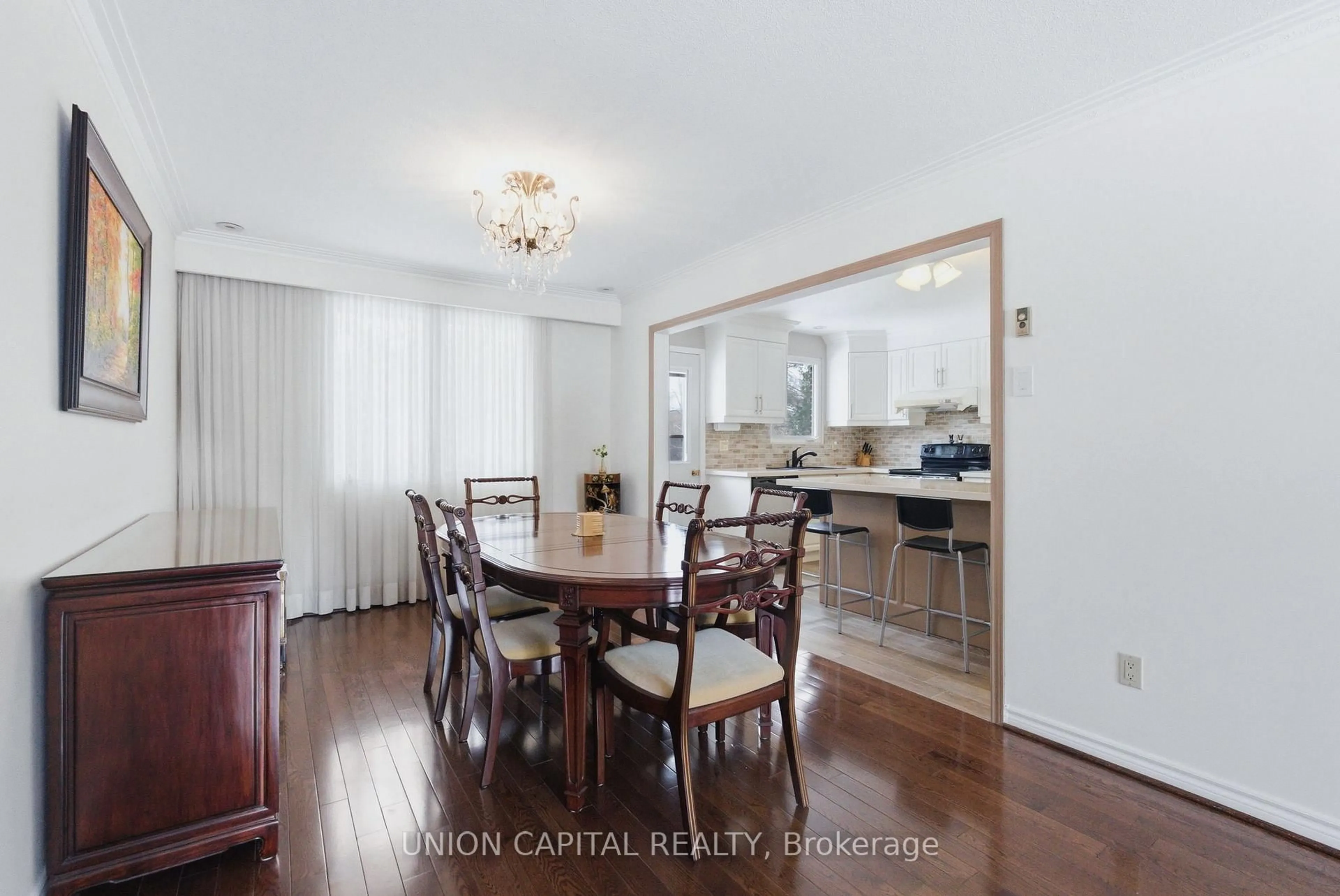 Dining room, wood/laminate floor for 60 Groomsport Cres, Toronto Ontario M1T 2K9