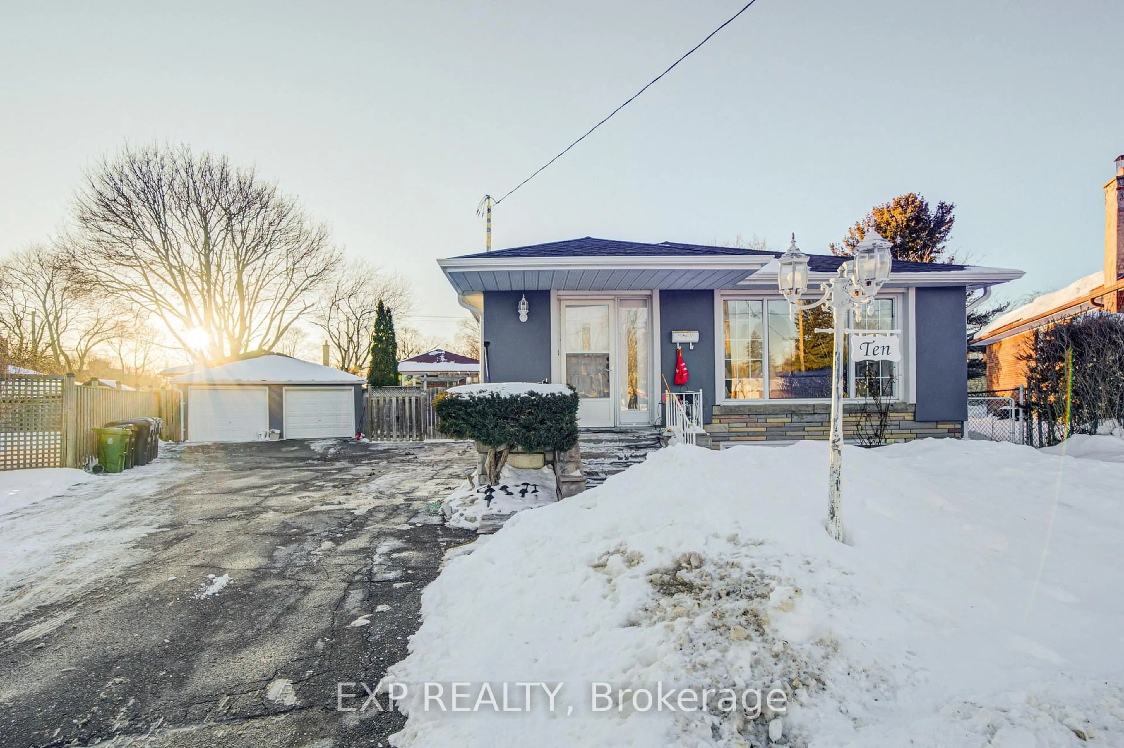 A pic from outside/outdoor area/front of a property/back of a property/a pic from drone, street for 10 Pastrano Crt, Toronto Ontario M1M 1X1