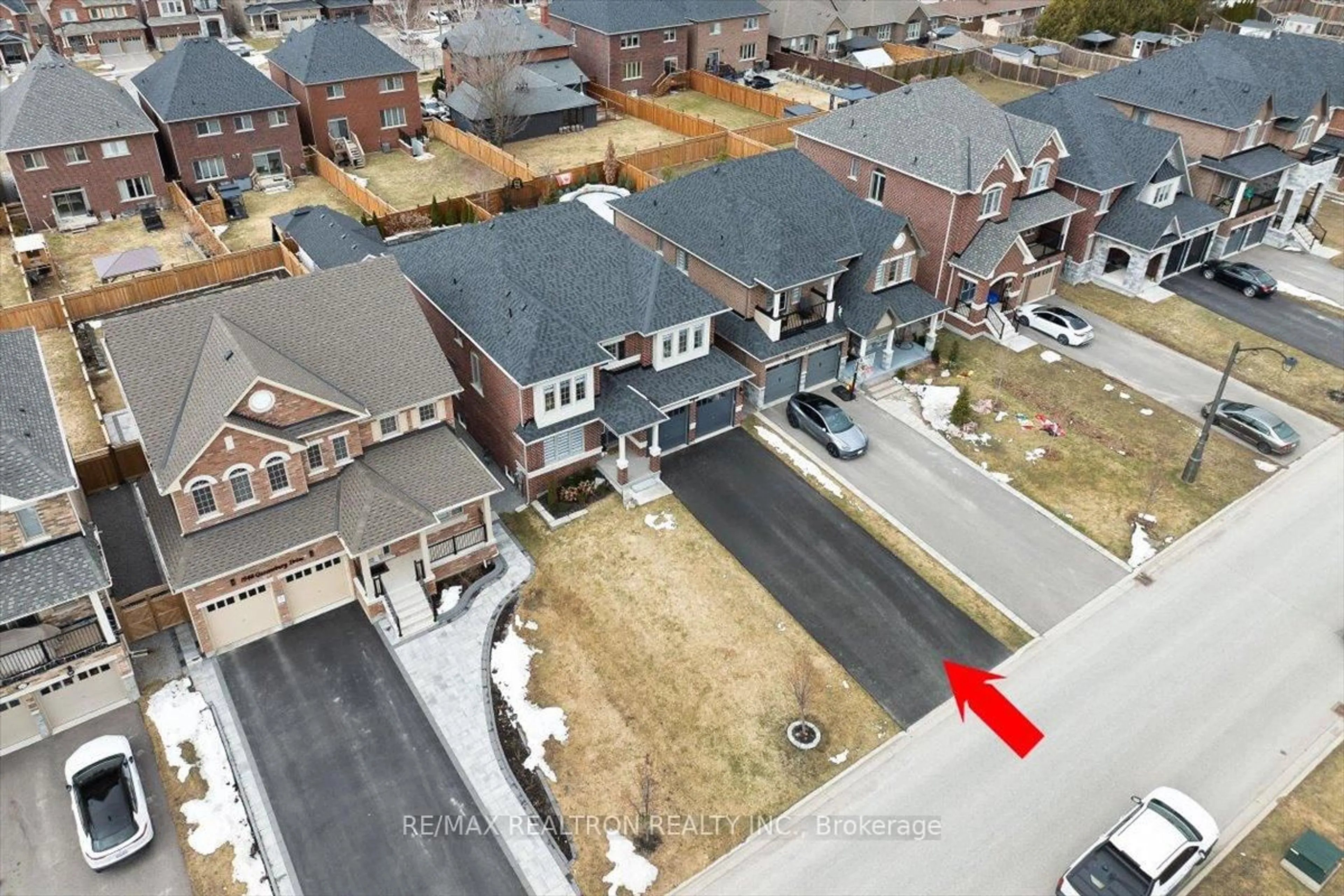 A pic from outside/outdoor area/front of a property/back of a property/a pic from drone, street for 1952 Queensbury Dr, Oshawa Ontario L1K 0S1