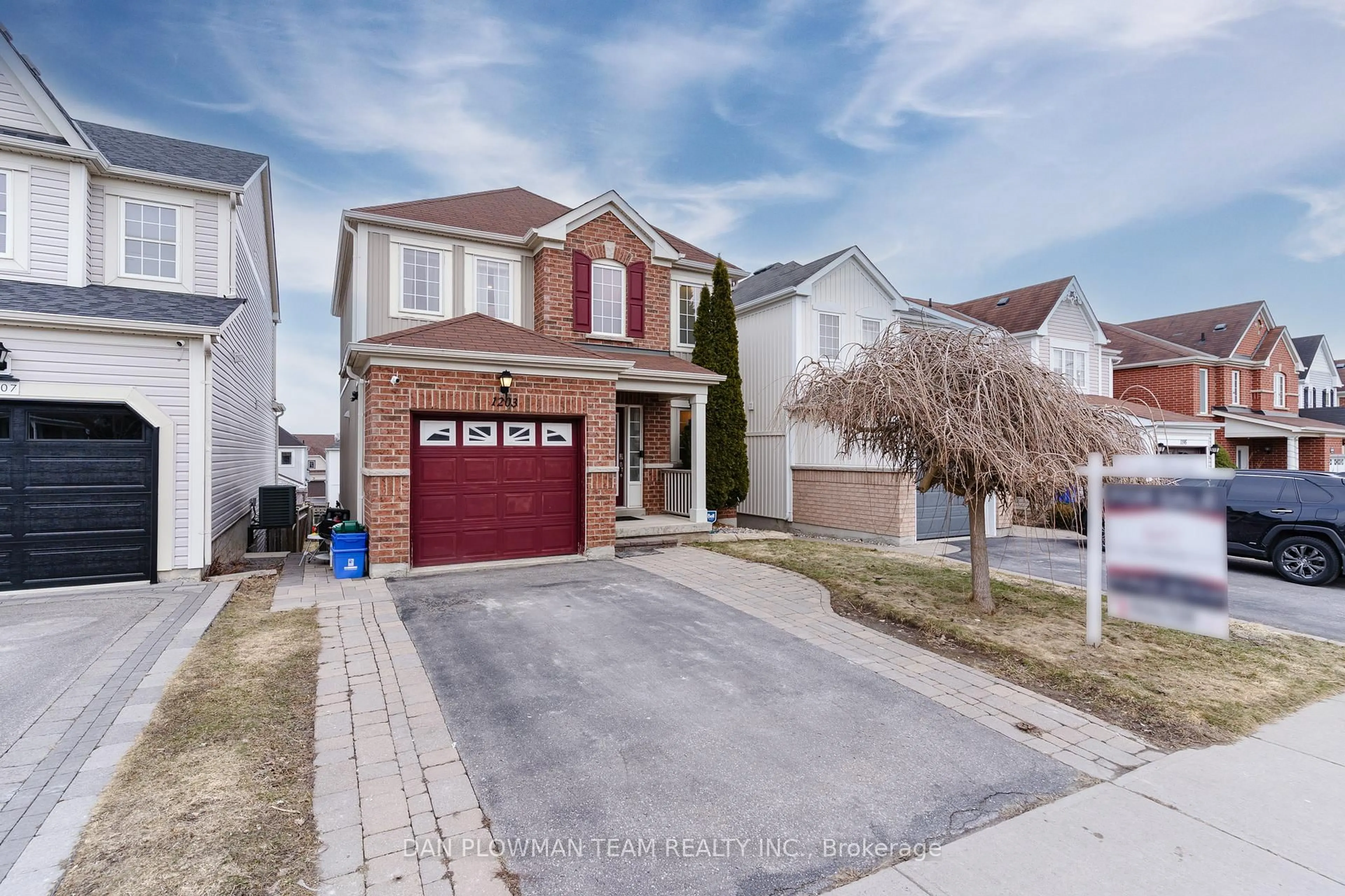 A pic from outside/outdoor area/front of a property/back of a property/a pic from drone, street for 1203 Meath Dr, Oshawa Ontario L1K 0G5
