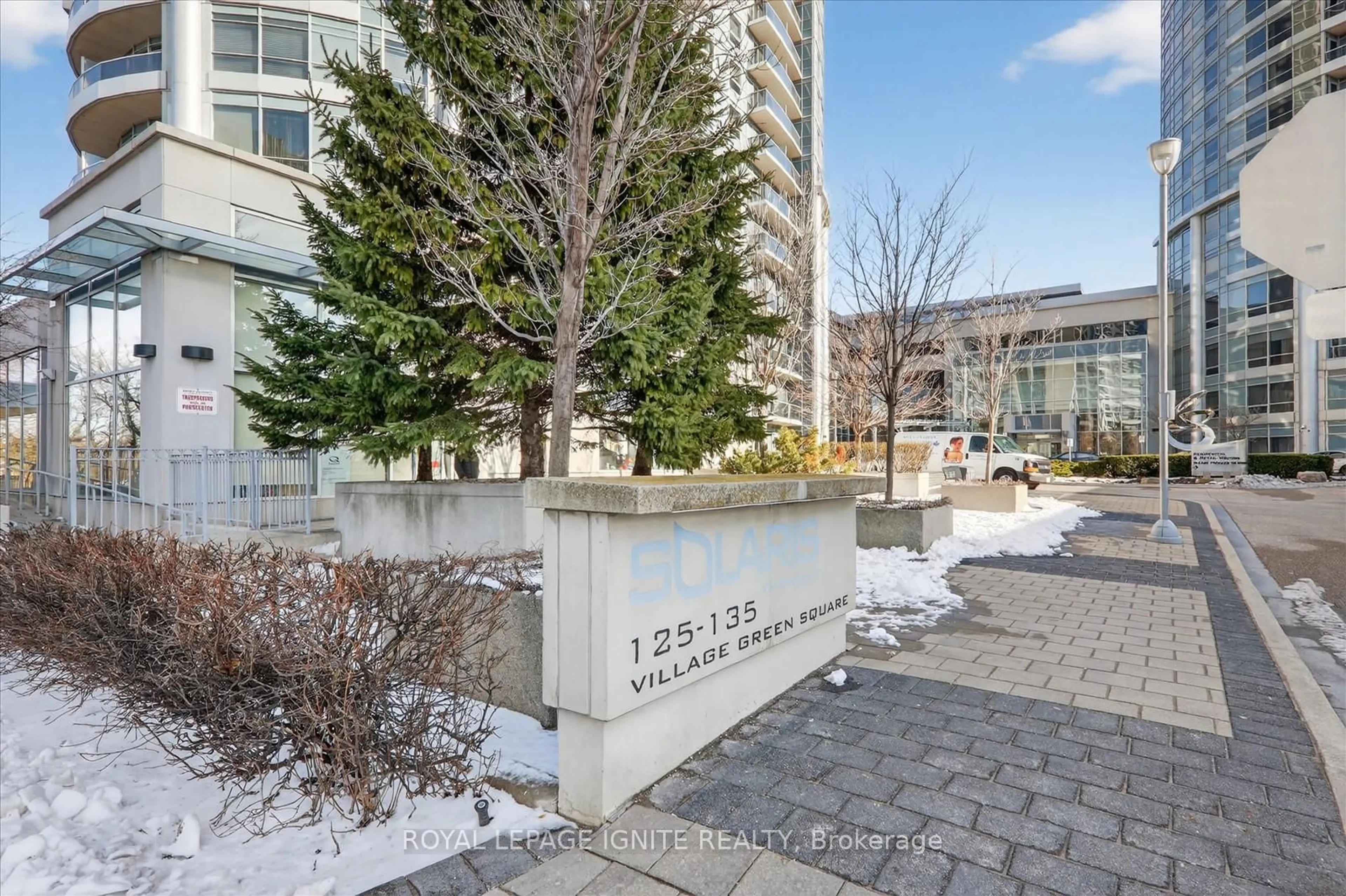 Indoor foyer for 135 Village Green Sq #3117, Toronto Ontario M1S 0G4