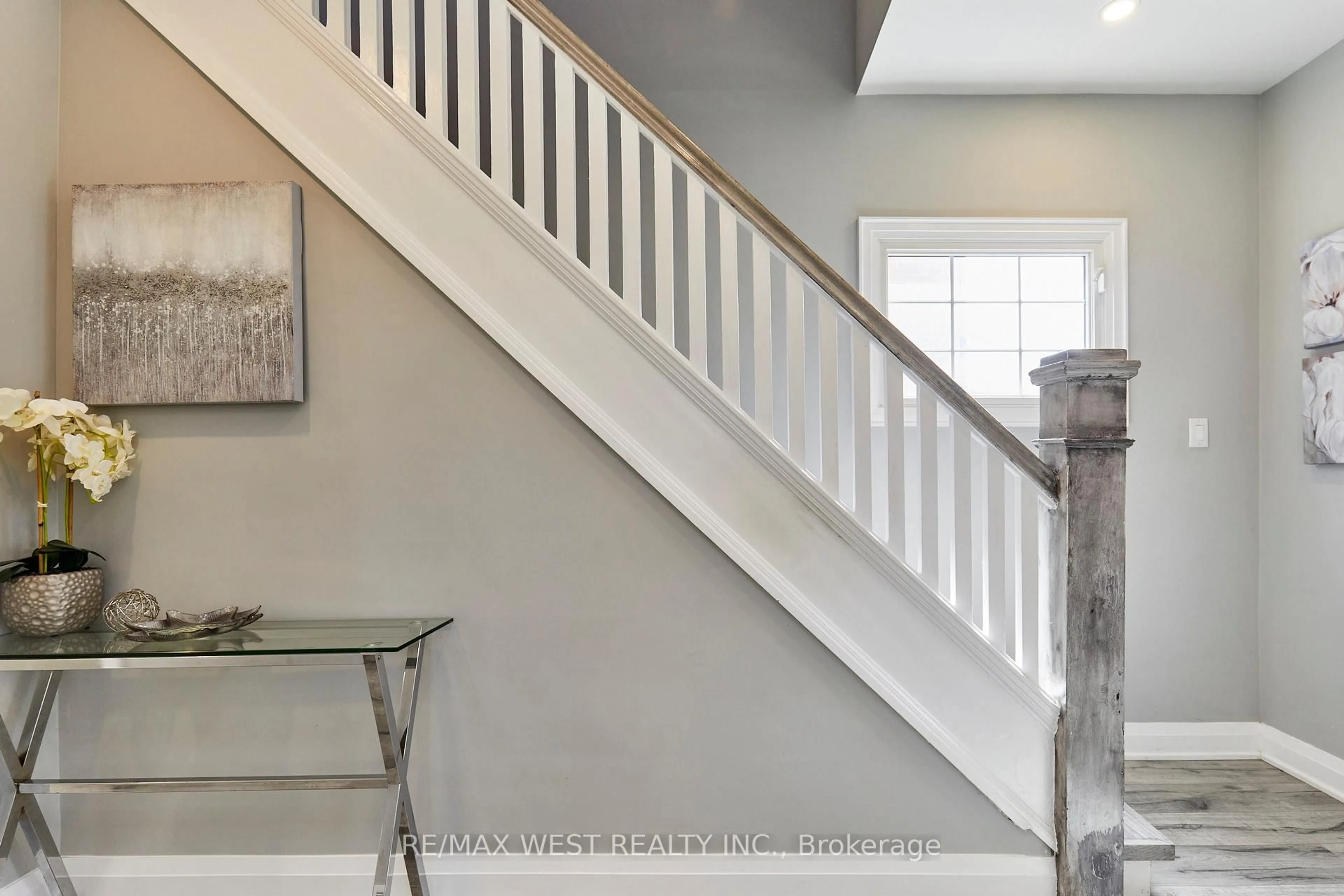 Stairs for 235 Dearborn Ave, Oshawa Ontario L1G 4Z3